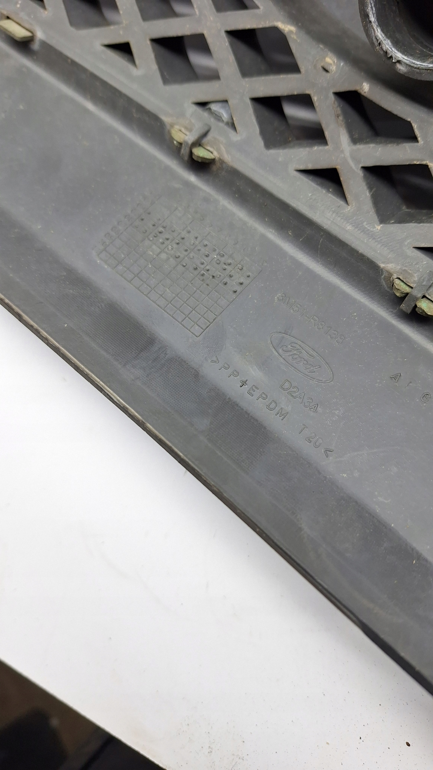 GRILL FORD C-MAX I 3M51-R8138 Numer katalogowy części 3M51-R8138