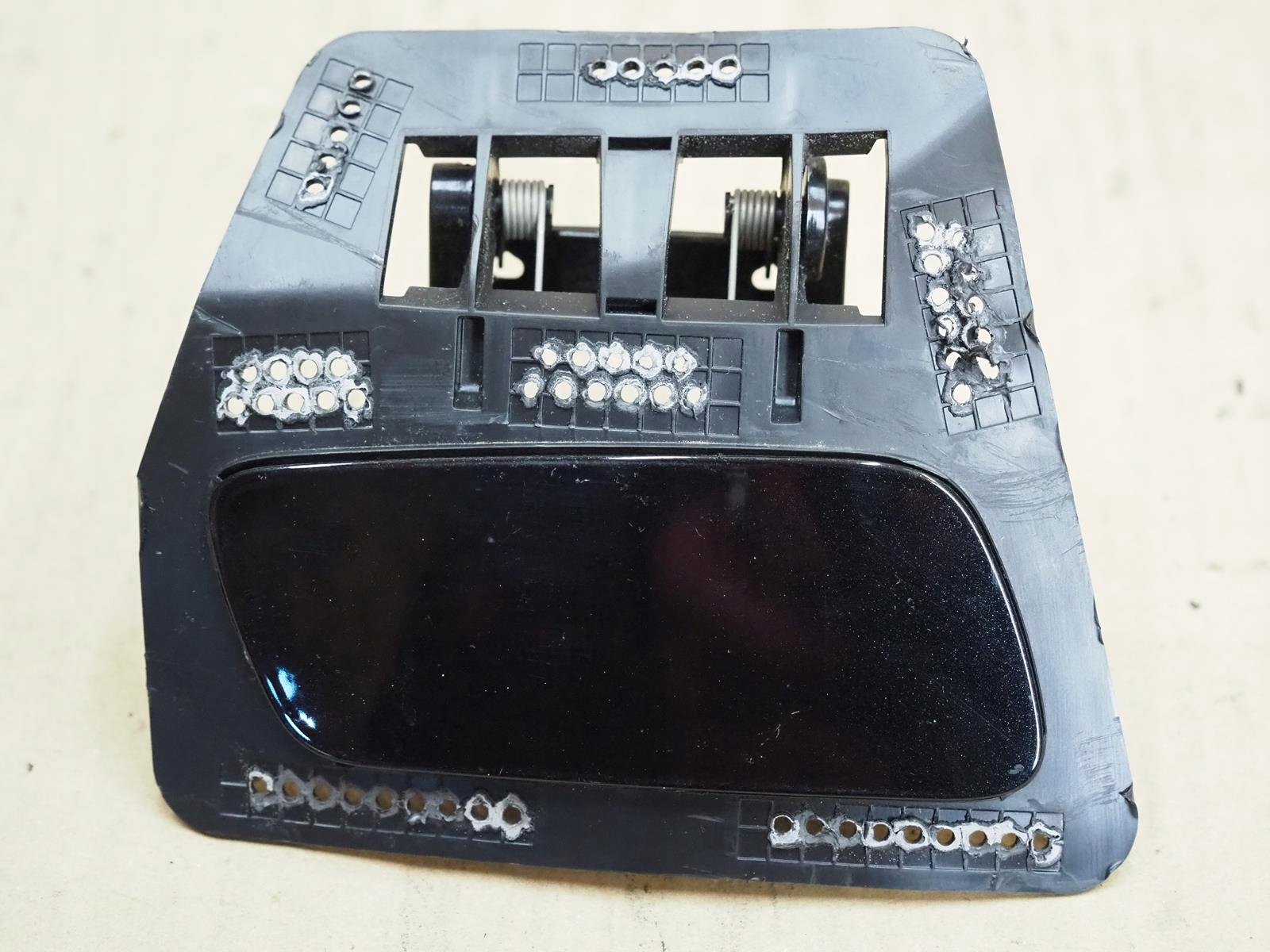 31383233 - VOLVO V90 S90 петля крышка омывателя правая