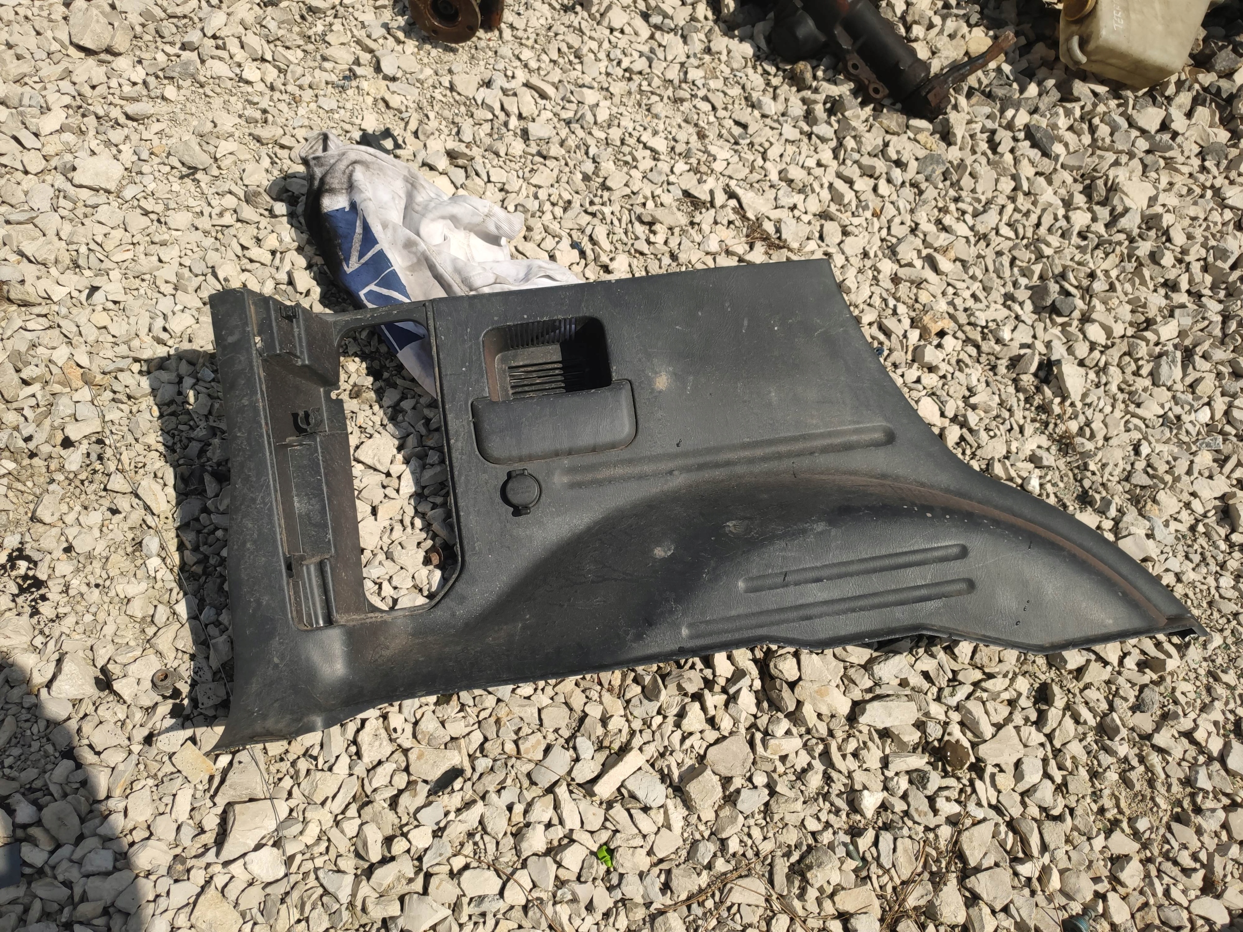 WS TAPICERKA BAGAŻNIKA LEWA SUZUKI GRAND VITARA I 99- 5 DRZWI