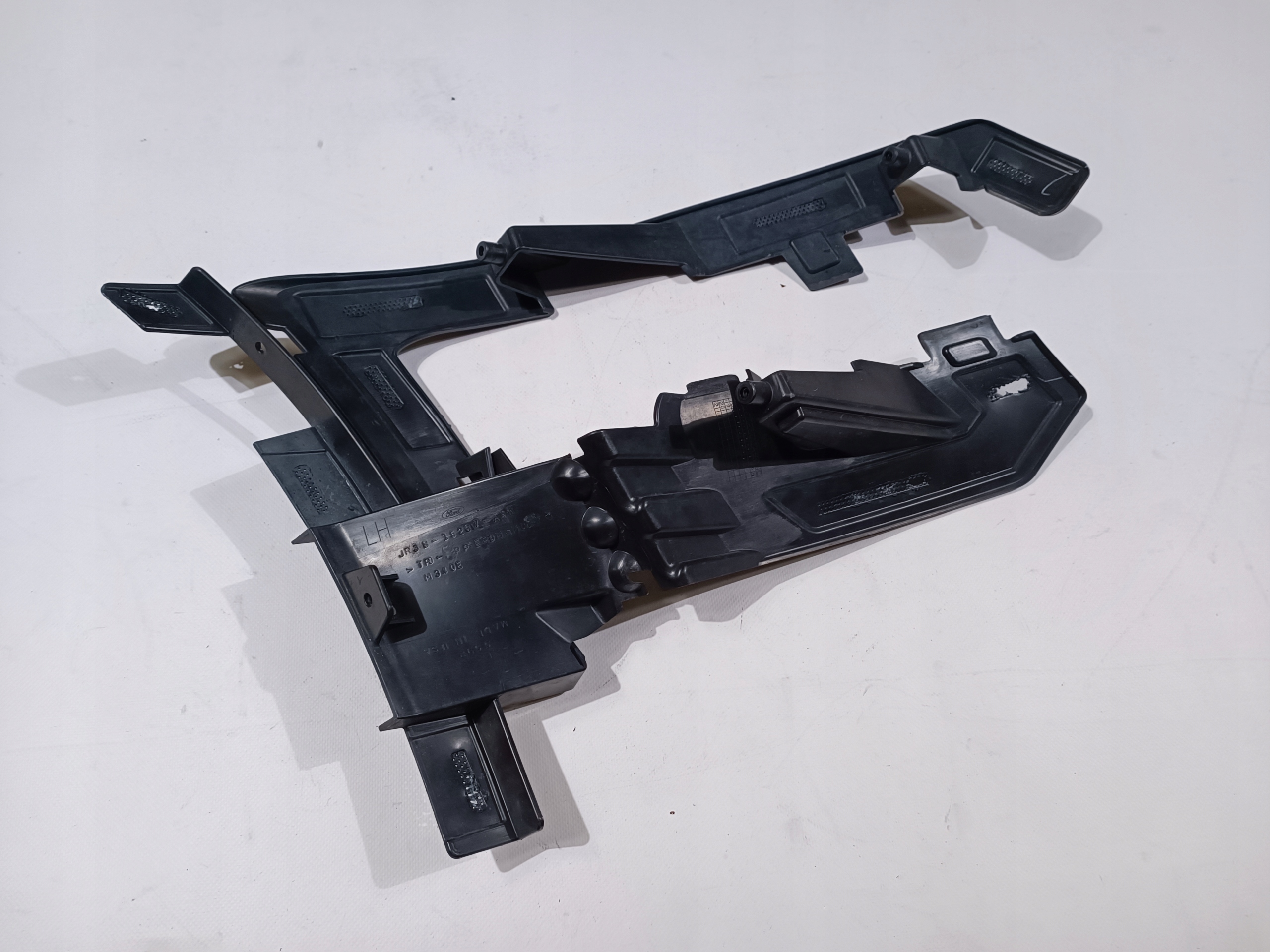 support pillar of a bumper front left Ford Mustang VI 2017