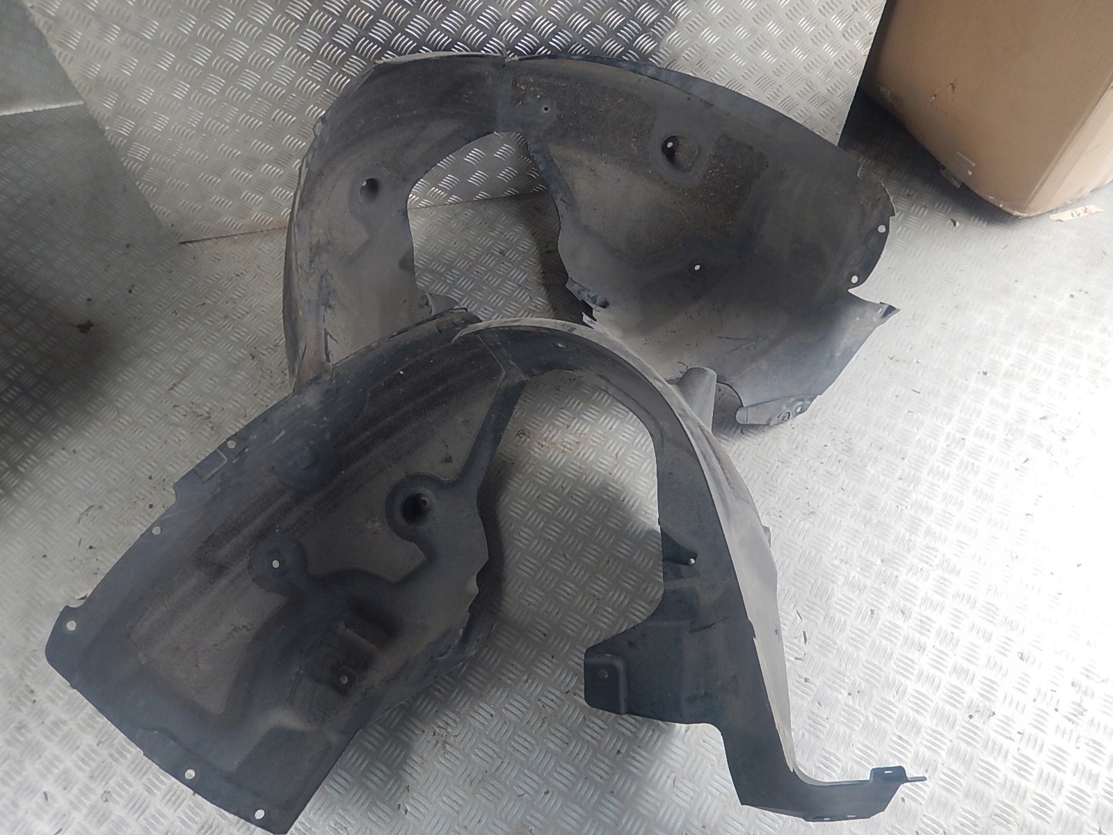 TESLA MODEL 3 LEWE NADKOLE PRZÓD 1081581-00-D