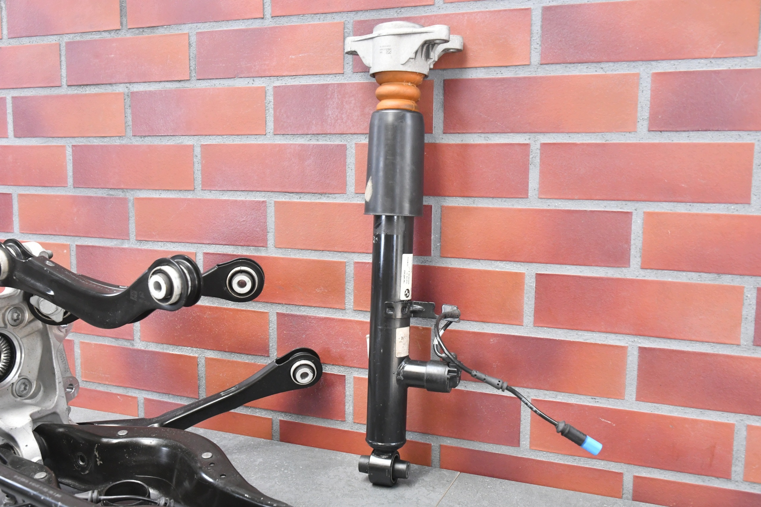 swing left rear arm rear part shock absorber left BMW 2 G42 M240iX 9448km