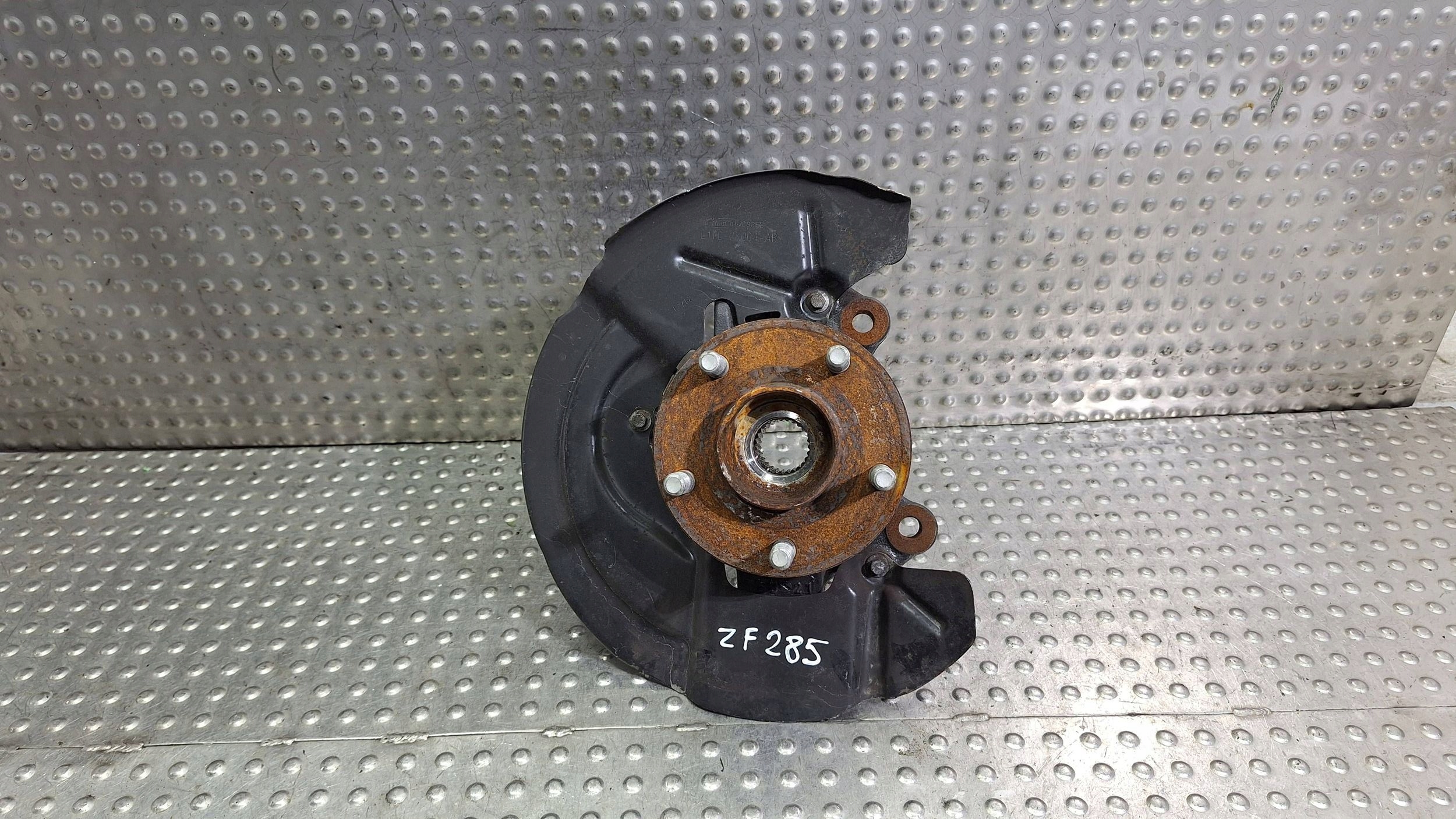 otoč čepu pravý předek L1TC-3K170-B1A FORD PUMA MK2