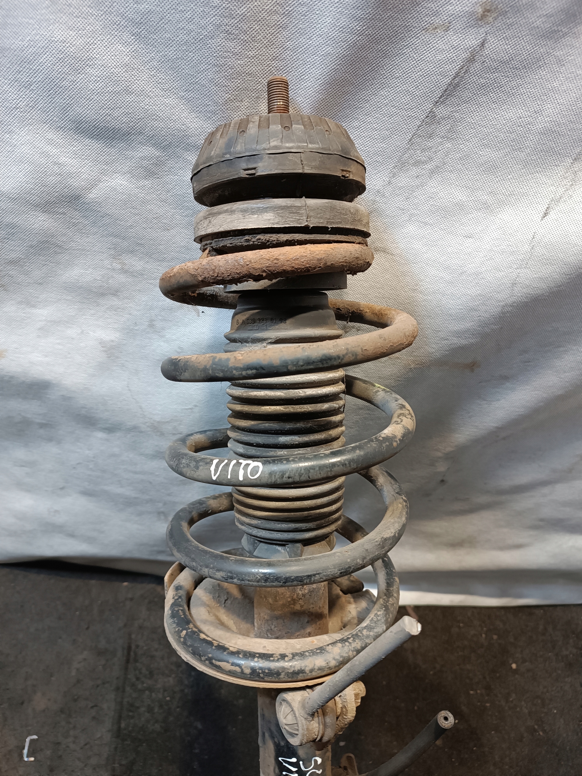McPherson shock absorber right front MERCEDES VITO 108D 1998r