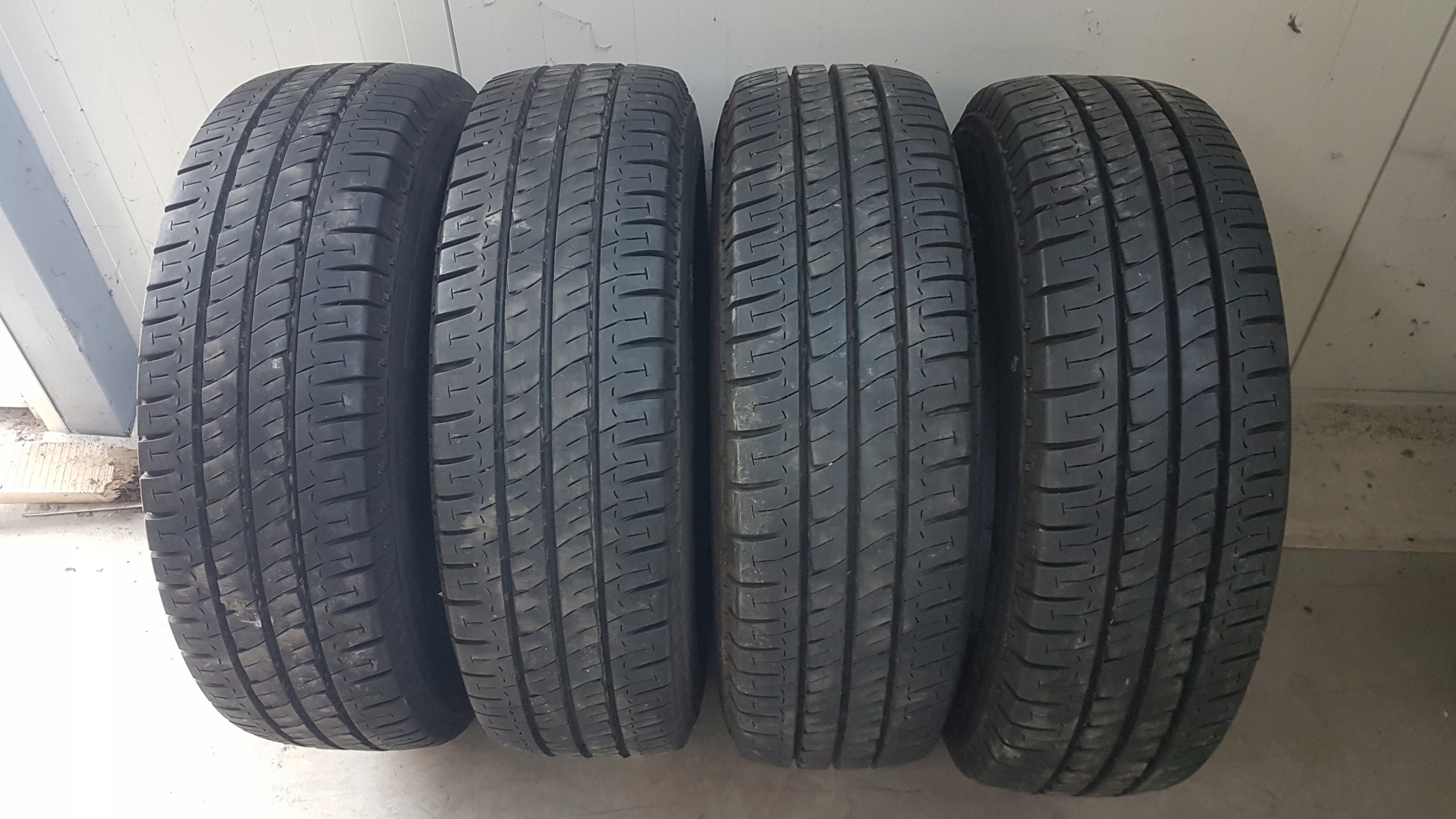 4 x MICHELIN AGILIS 215/70/15 C