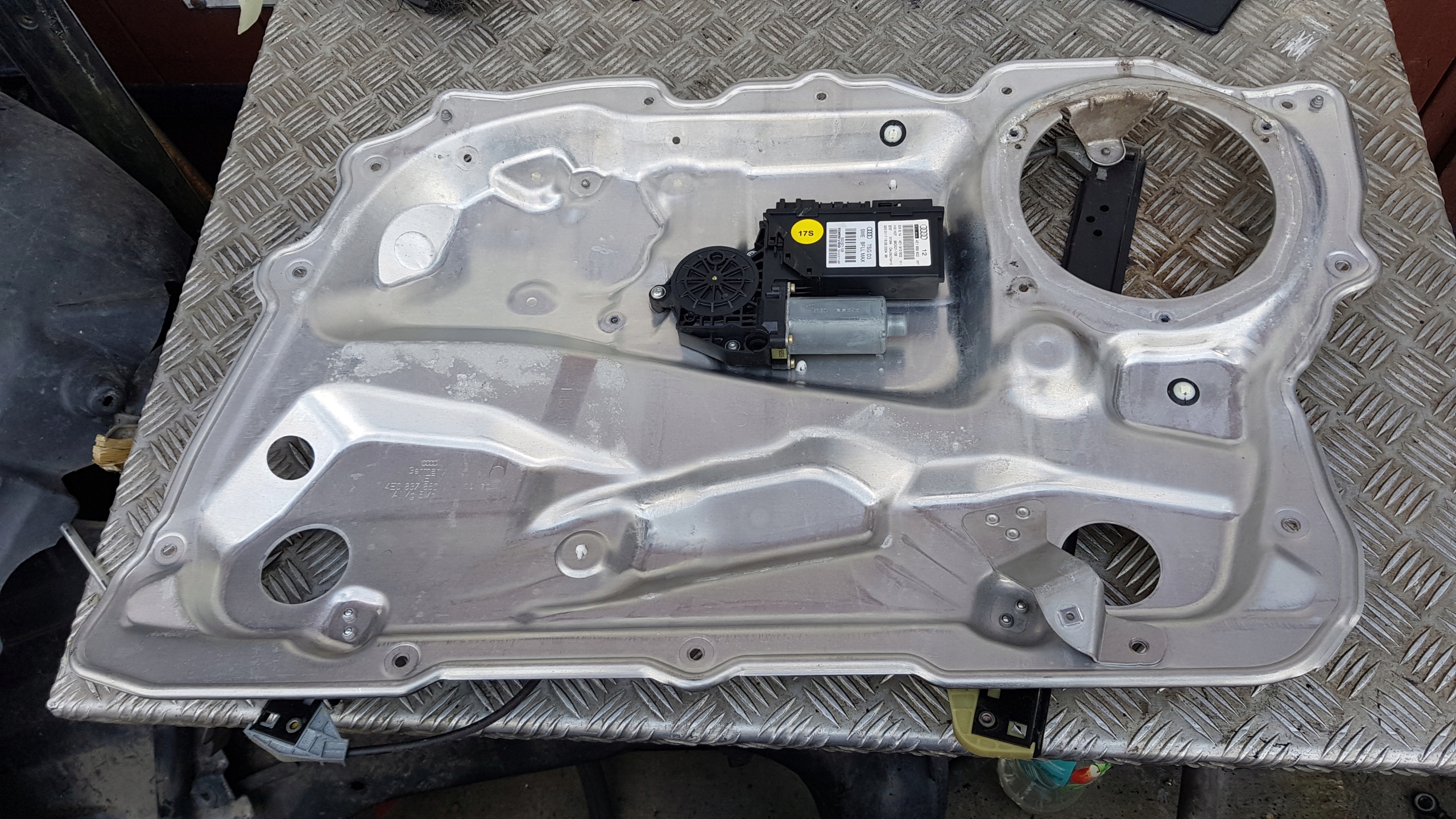 AUDI A8 D3 window regulator right front 4E1910802