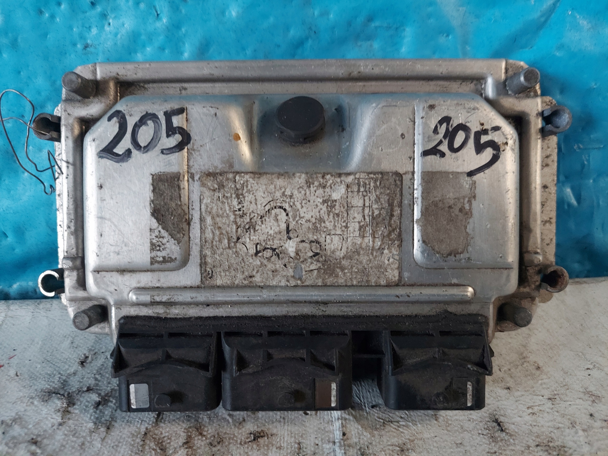 PEUGEOT 206 1.6 B 0261207477 unité de commande électronique uce moteur