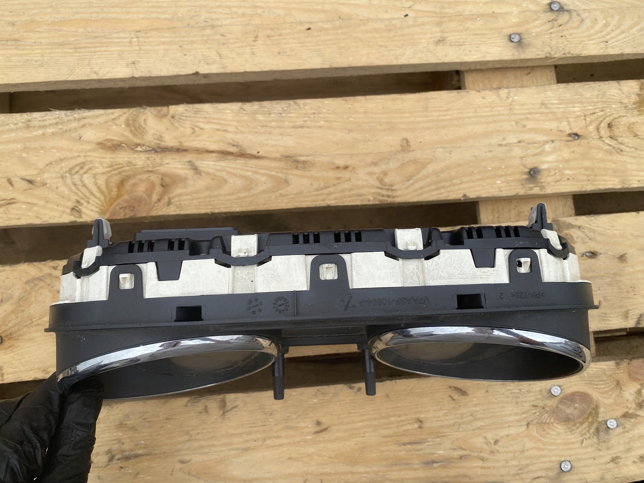 dials dials Nissan Qashqai J10 anglik 24810BR51A