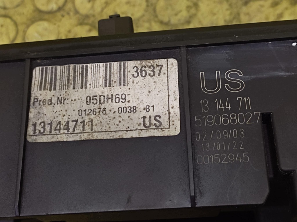 OPEL VECTRA C Module fusibles 13144711