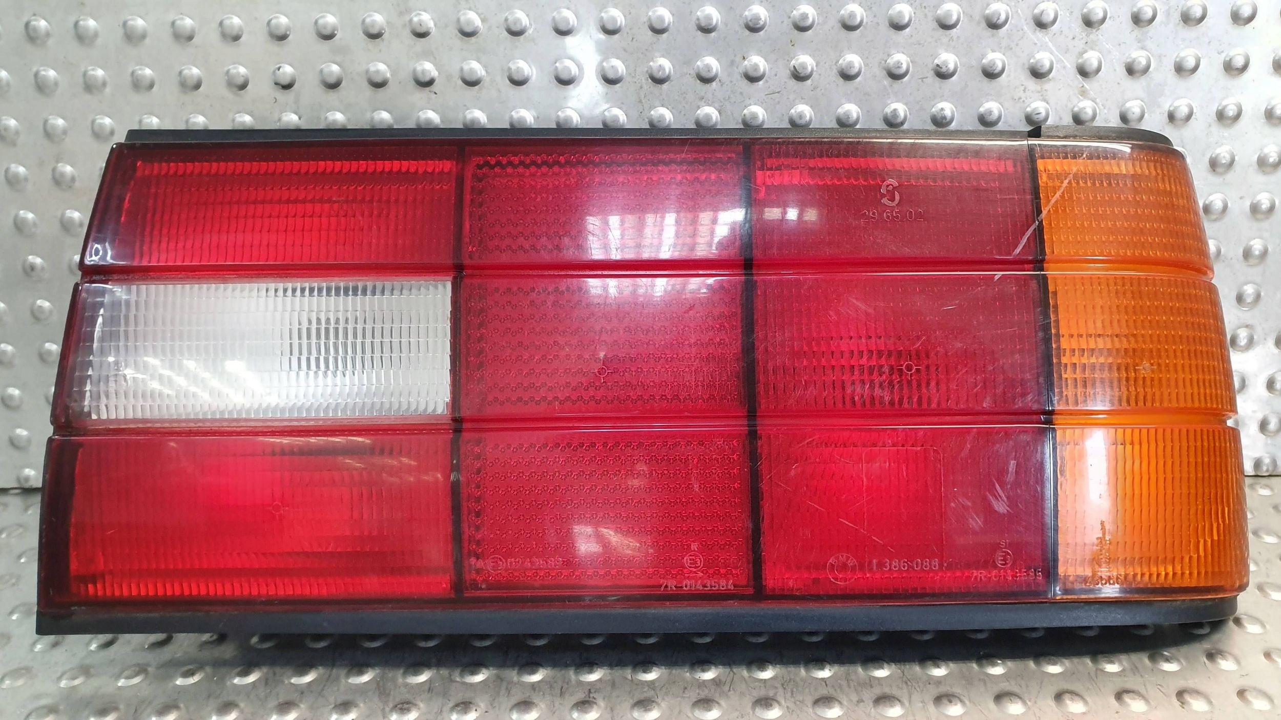 light rear part right BMW 3 E30 1386088 82