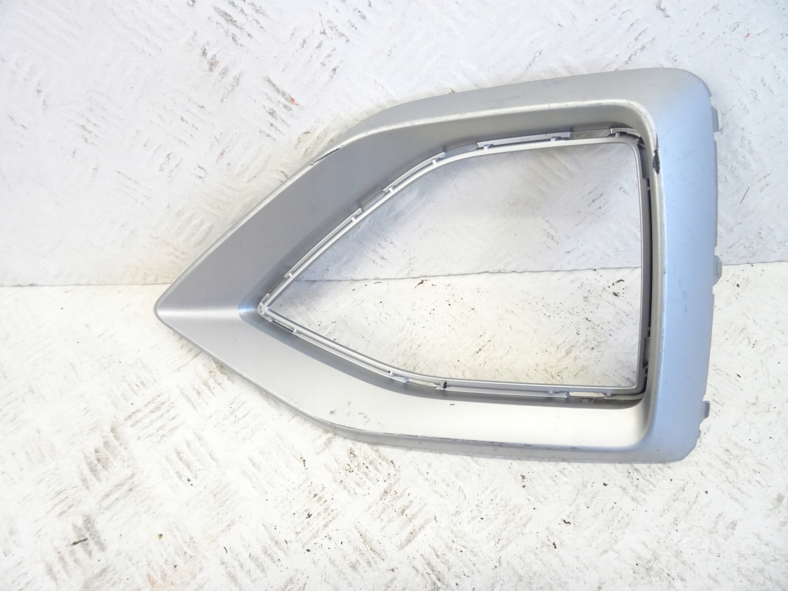 grid of a bumper front front left AUDI Q2 81A LIFT 81A853053