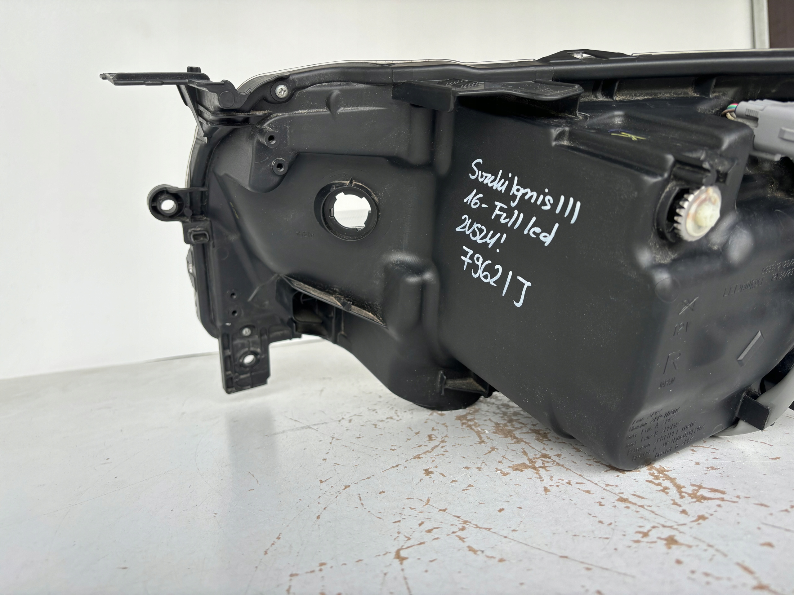 light right REFLEKTOR SUZUKI IGNIS III 16- FULL LED