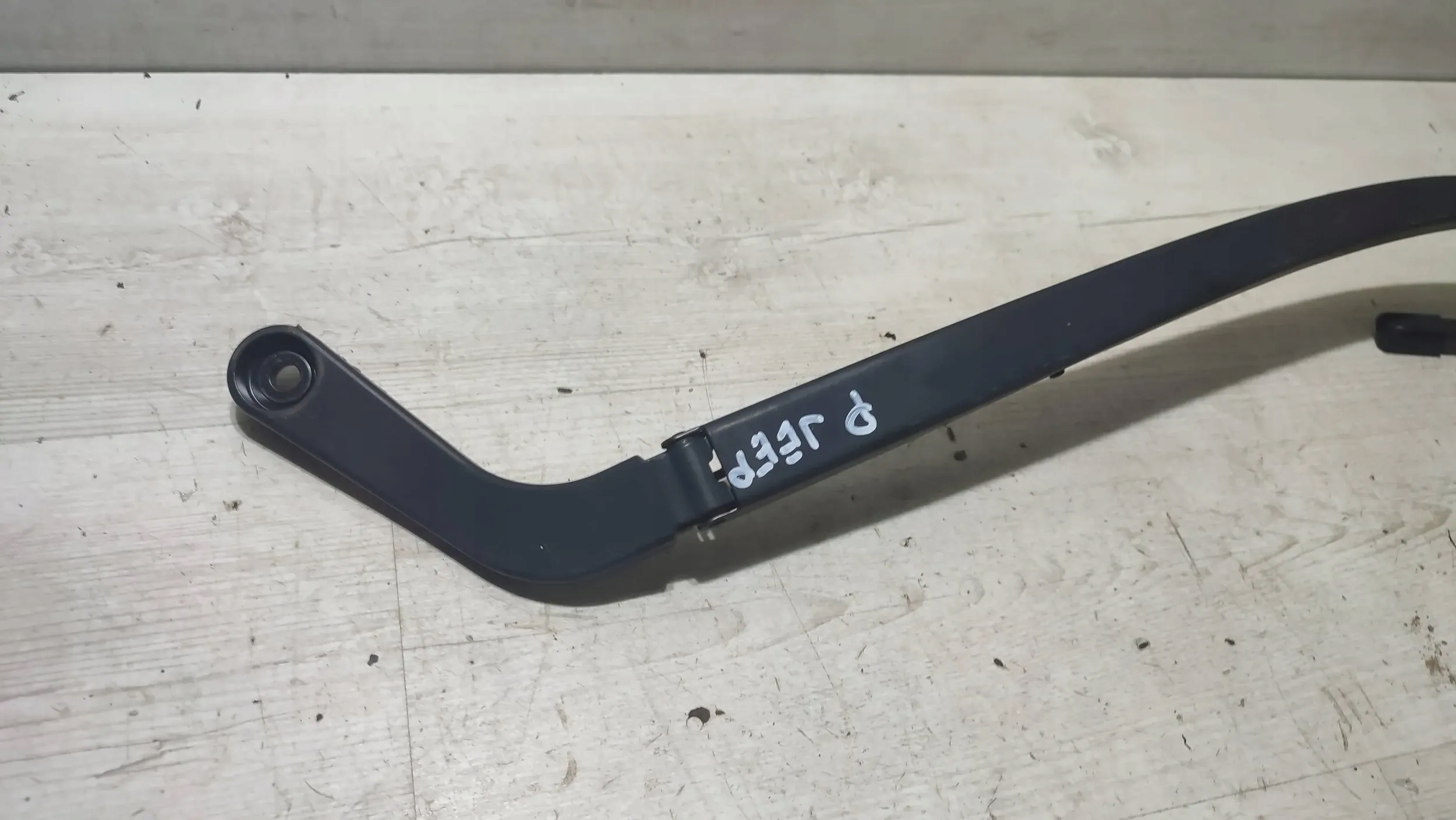 Jeep Cherokee KL 15r. 2.0d front side right wiper arm