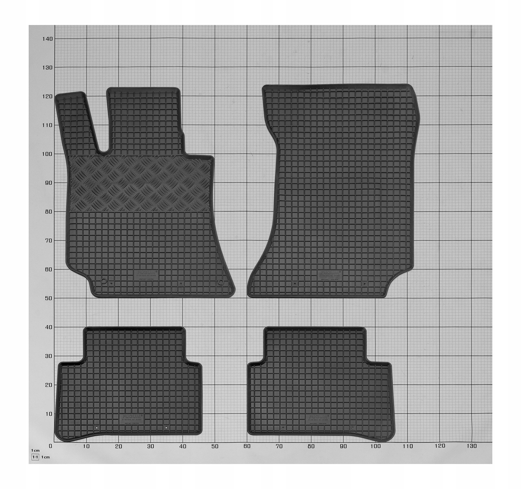 Zestaw dywaników do MERCEDES E-Klasse Kombi od 2009 do 2015 Waga produktu z opakowaniem jednostkowym 8 kg