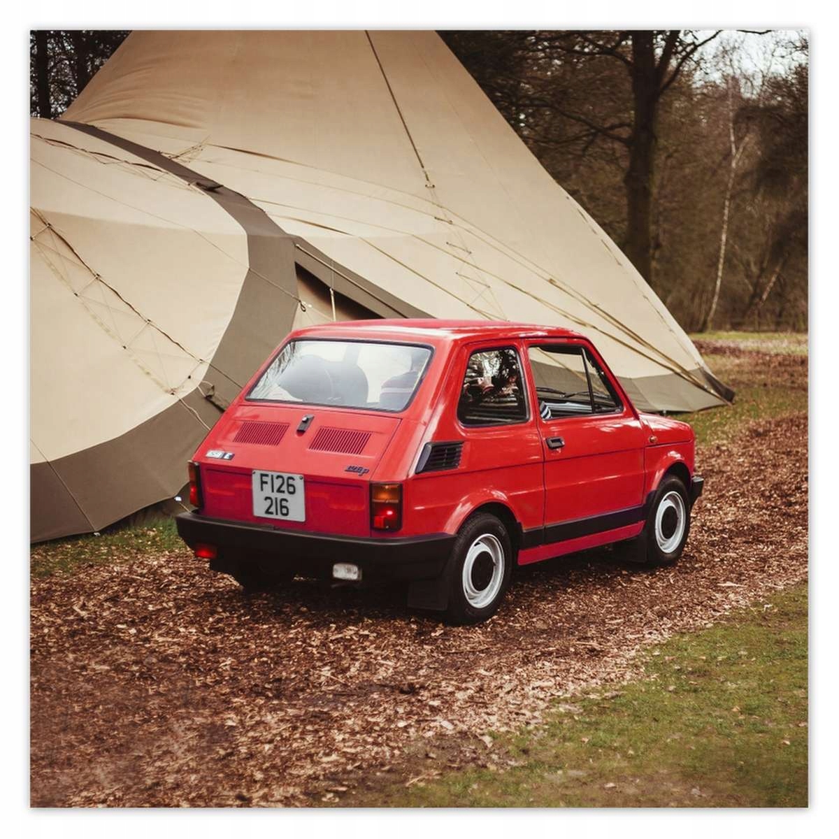 Fototapety 312x312 Czerwony maluch Fiat 126p