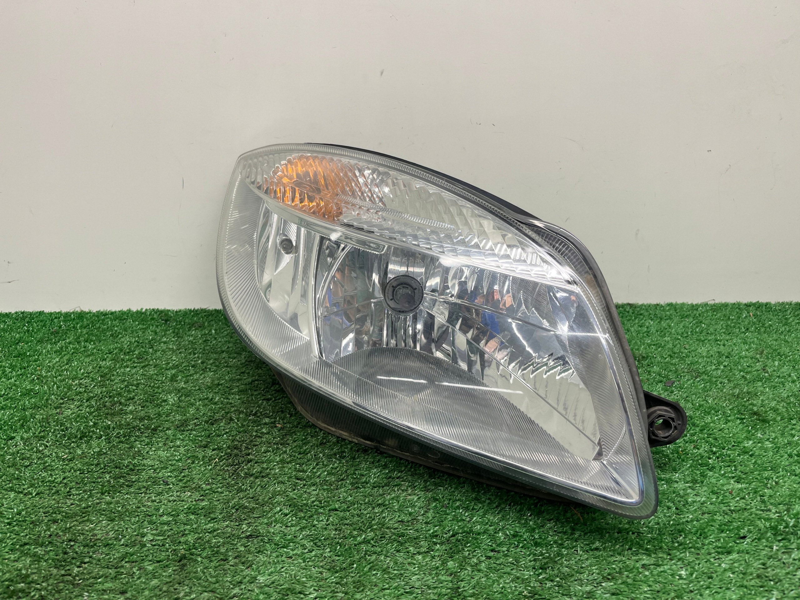 light right front SKODA FABIA 2 1ED247025-22