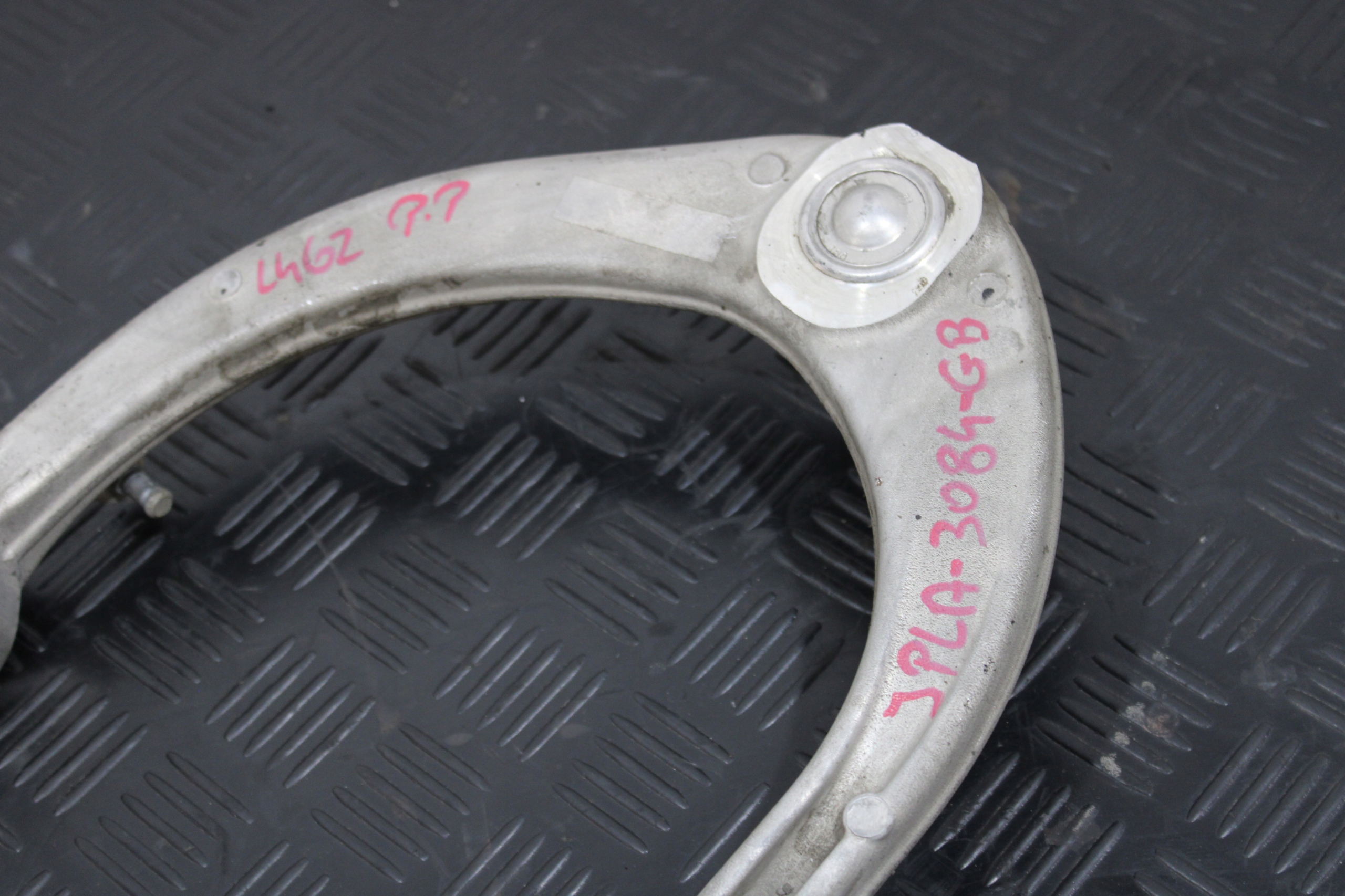 arm right front upper JPLA-3084-GB LAND ROVER DISCOVERY V 5 L462
