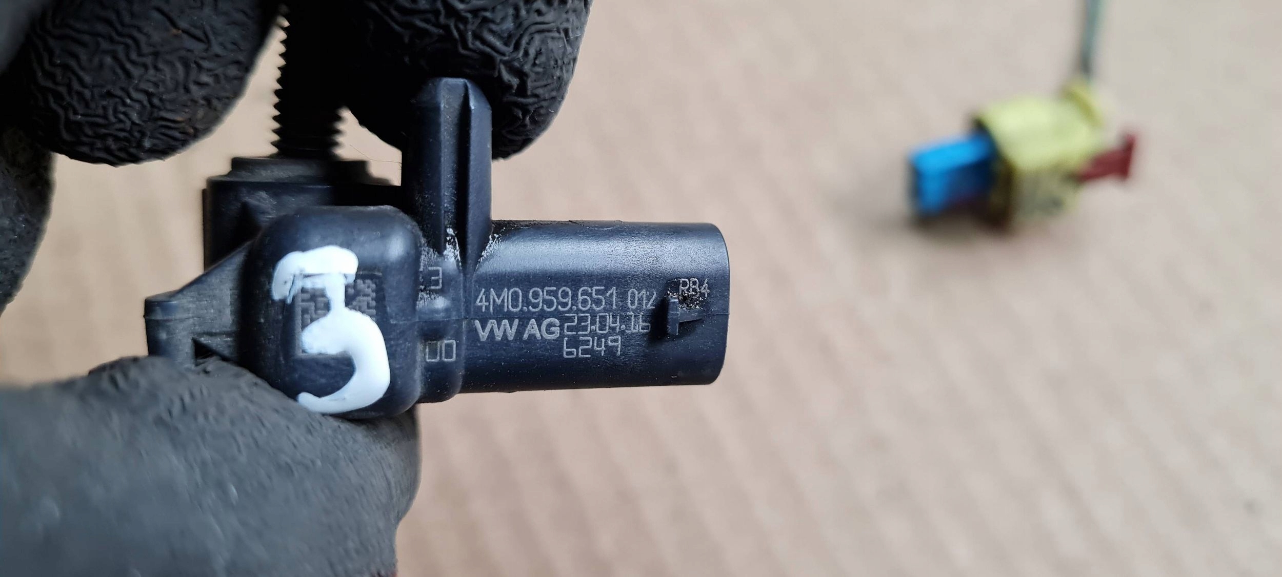 A4 B9 8W impact sensor connecting spoiler 4M0959651 A5 8W Q7 4M Q5 80A