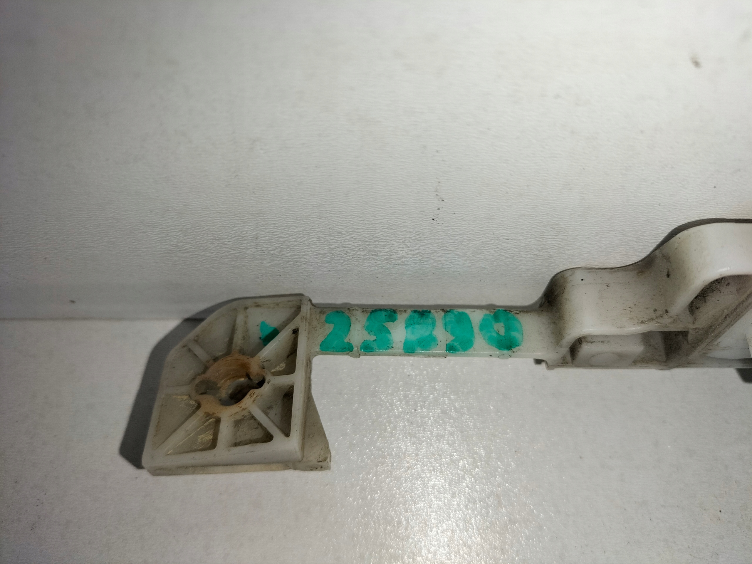 support holder rear part left NISSAN NV200 09-14