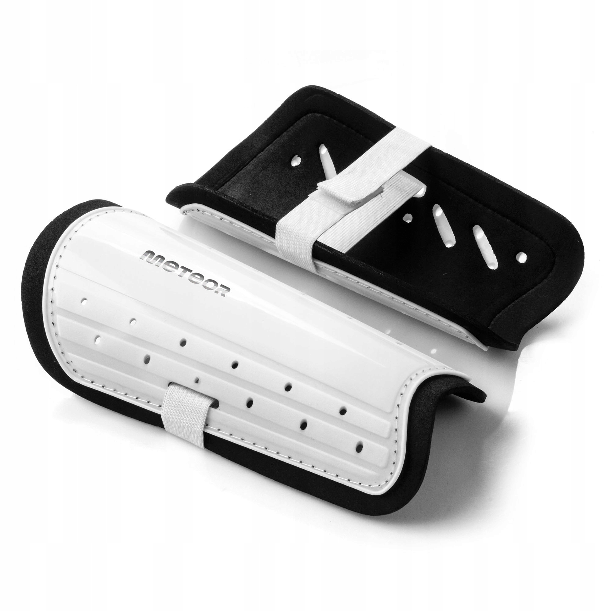 NAGOLENNIKI PIŁKARSKIE OCHRANIACZE NA GOLEŃ METEOR M bez kostki na rzep Rozmiar M