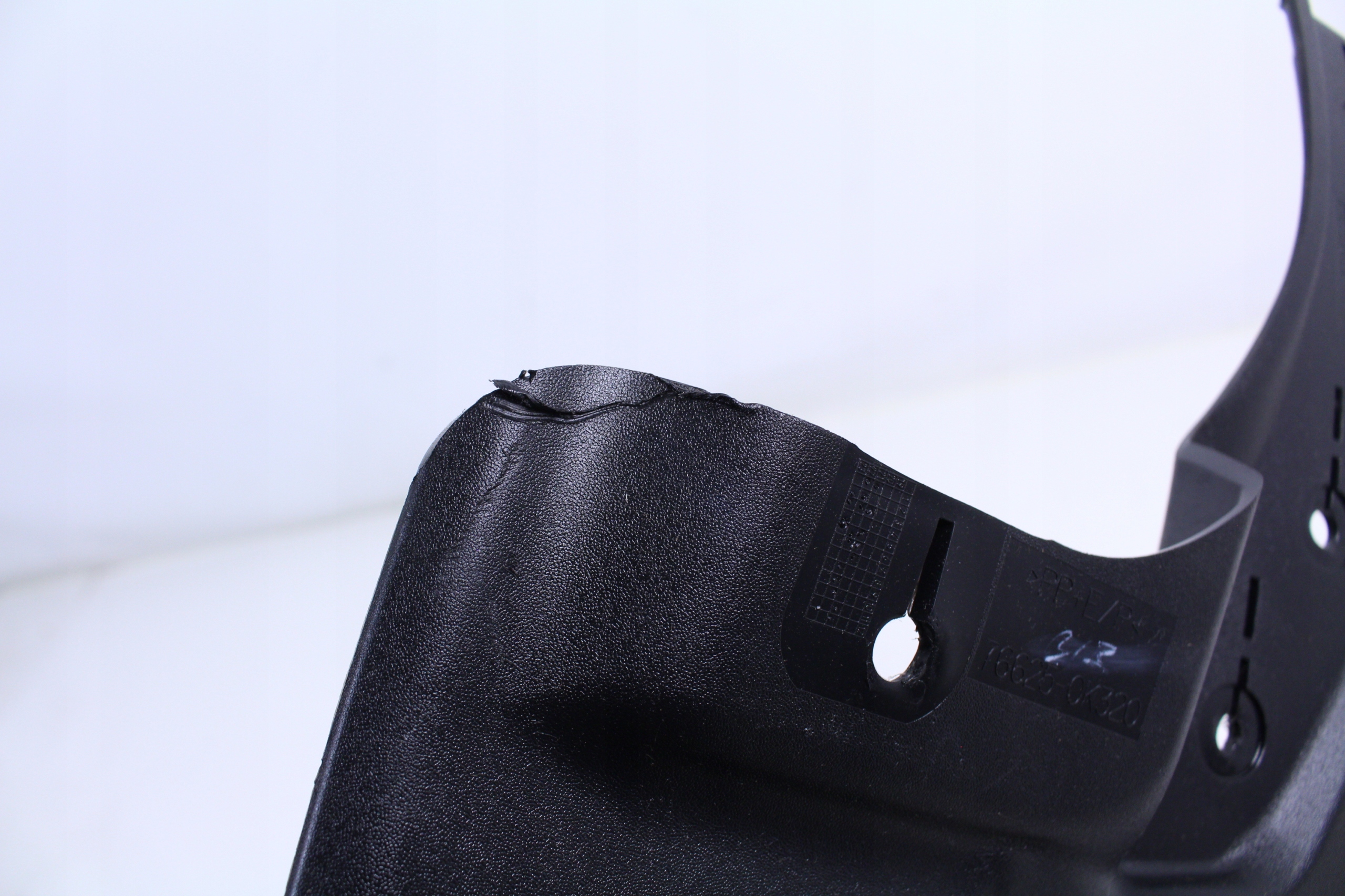 CHLAPACZ PRAWY TYŁ TOYOTA HILUX VIII 8 23r. Strona zabudowy tył