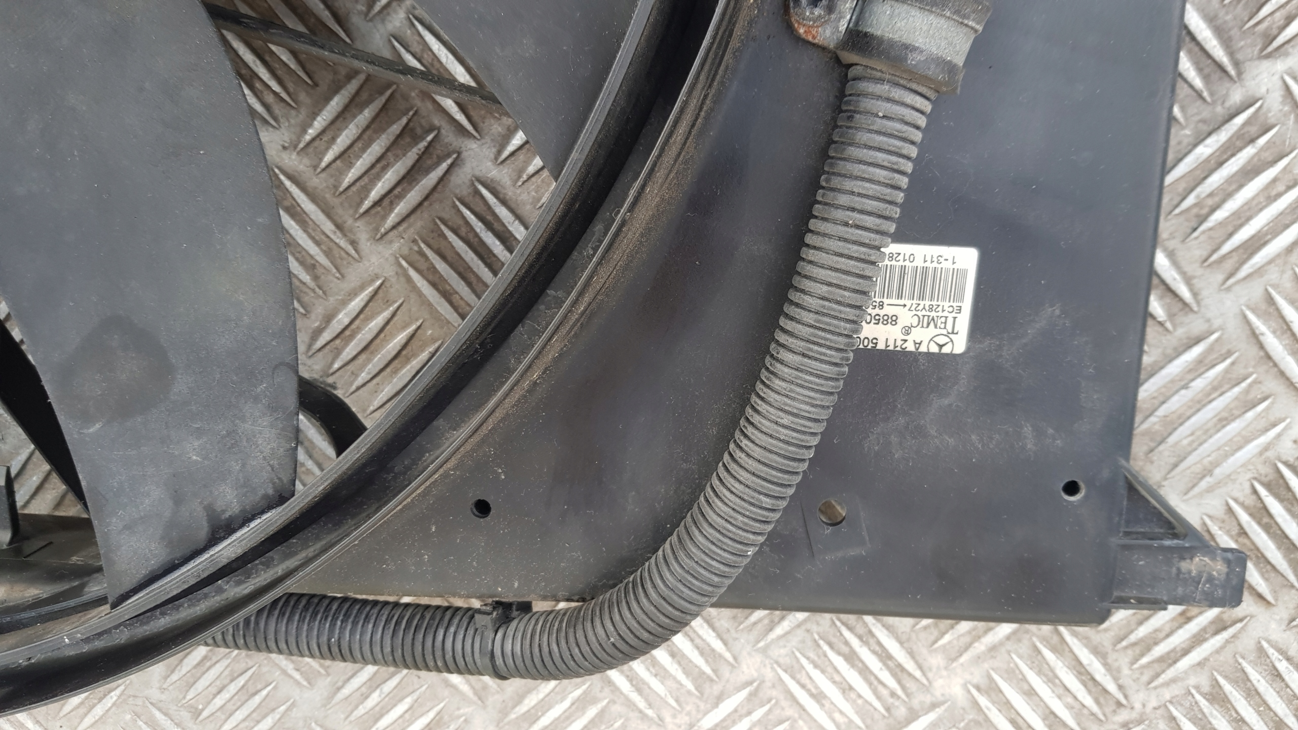 MERCEDES W211 3.0 CDI ventilátor chladiče a2115001893