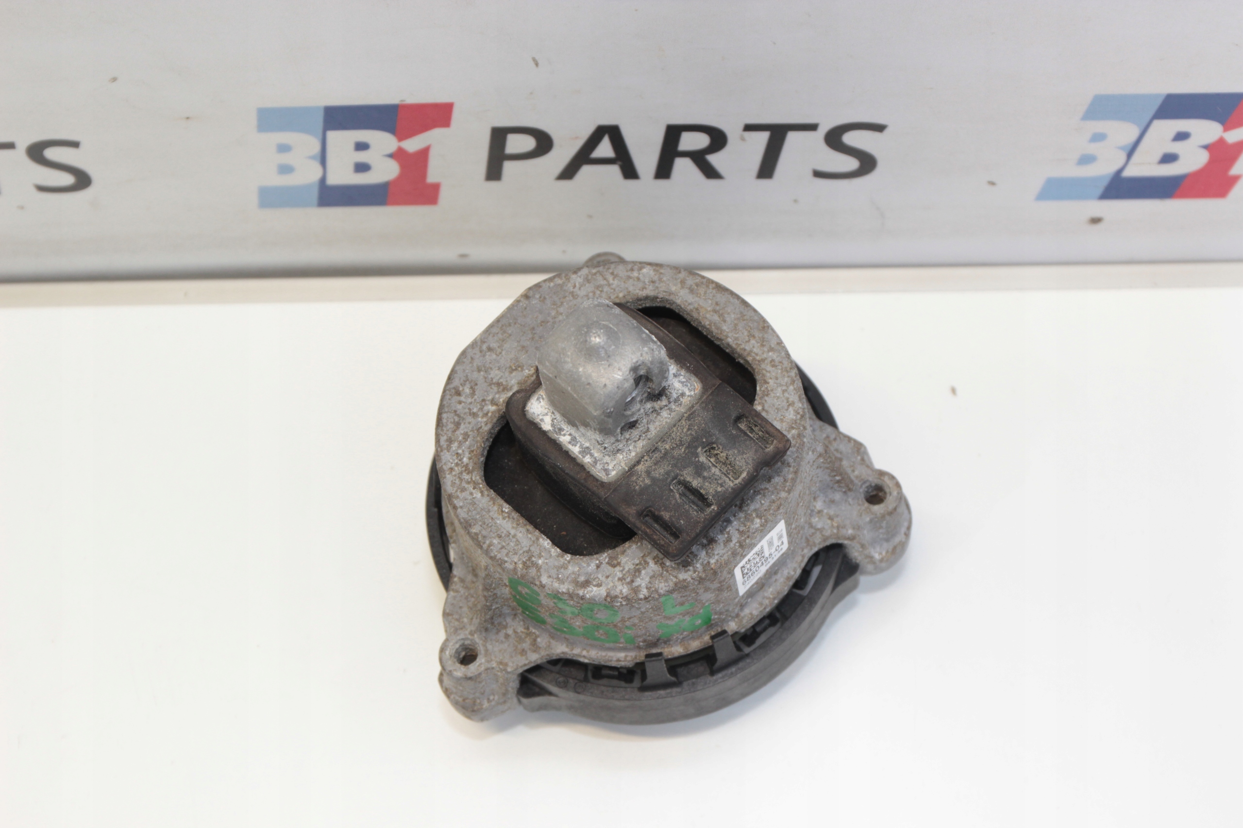 BMW G30 engine mount left 530I left 6860495