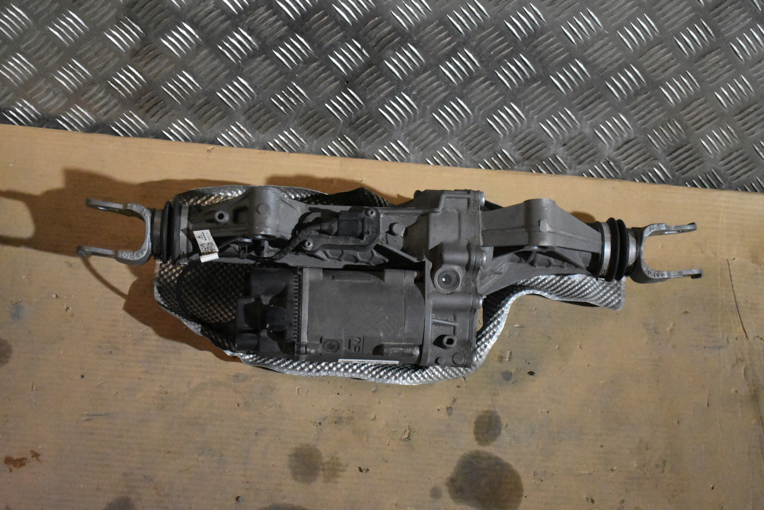 IDEALNA servo control rear rear part PORSCHE CAYENNE 9Y AUDI Q7 Q8 1