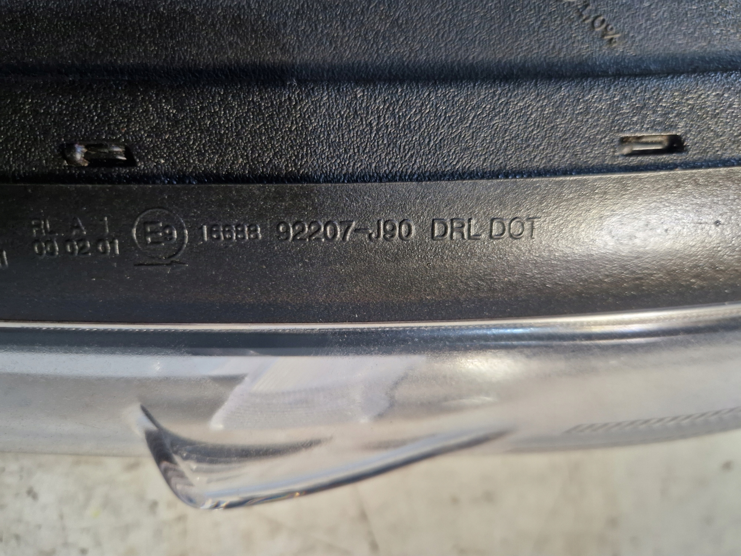 HYUNDAI KONA and 2017 left LED DRL daytime running lights