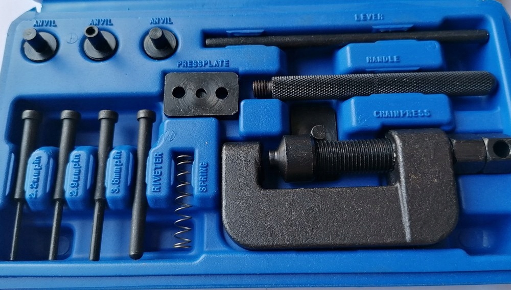 ZAKUWARKA NITOWNICA ŁAŃCUCHÓW MOTOCYKLOWYCH PRASKA EAN (GTIN) 5903175339942