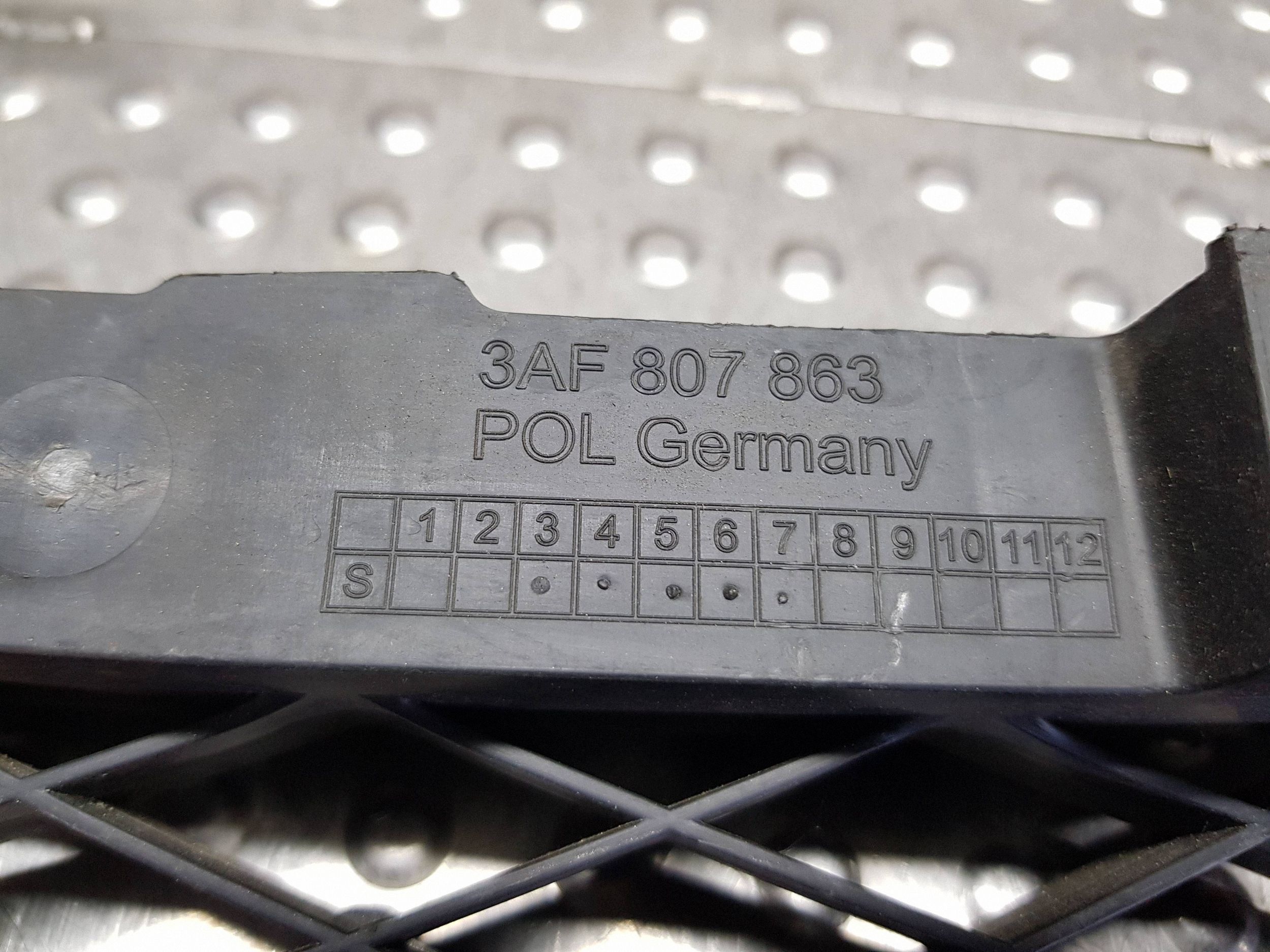 bumper bracket central rear part 3AF807863 VW PASSAT B7 KOMBI