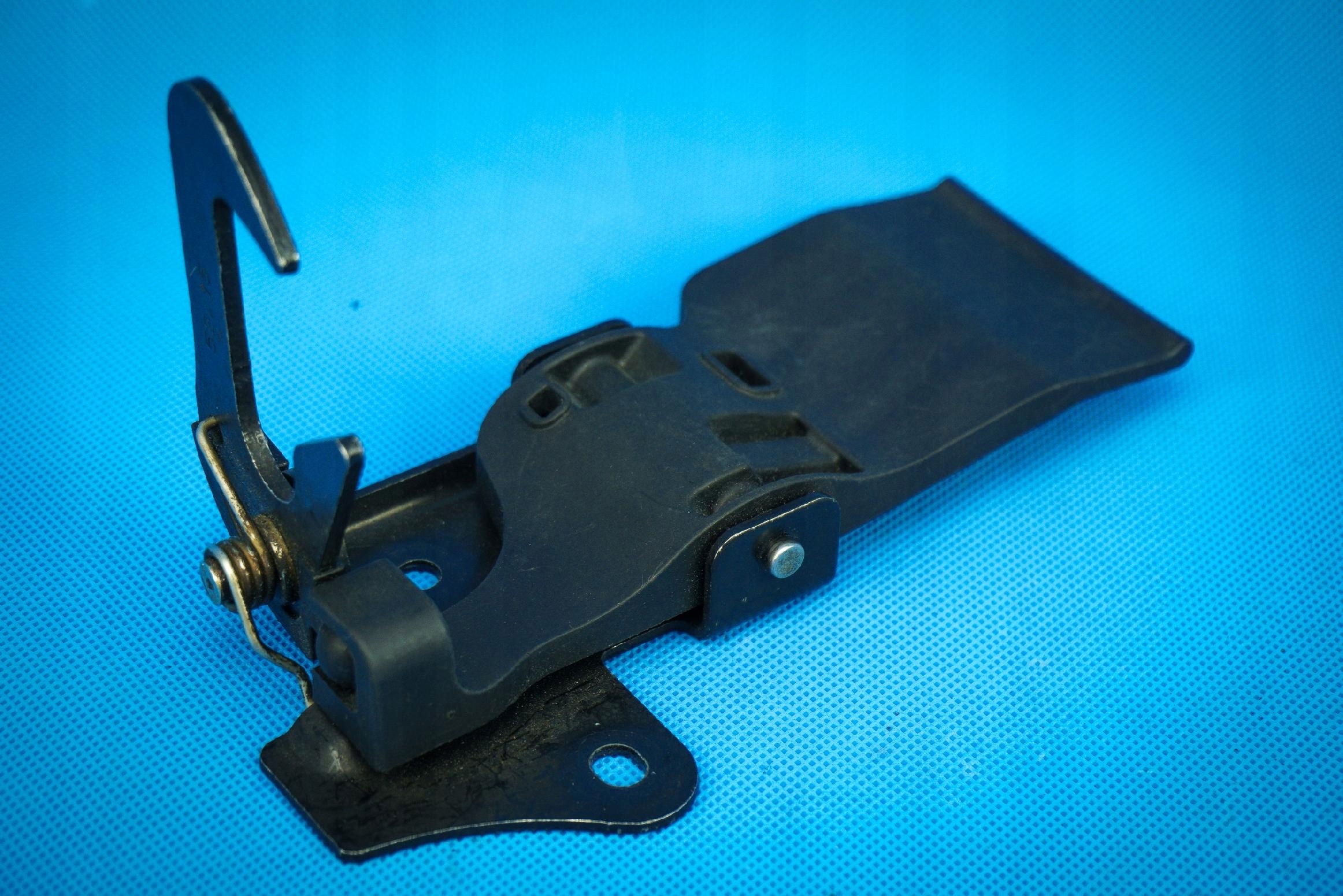 Rygiel bonnet latch lock Audi A8 S8 4H 4H0823485C