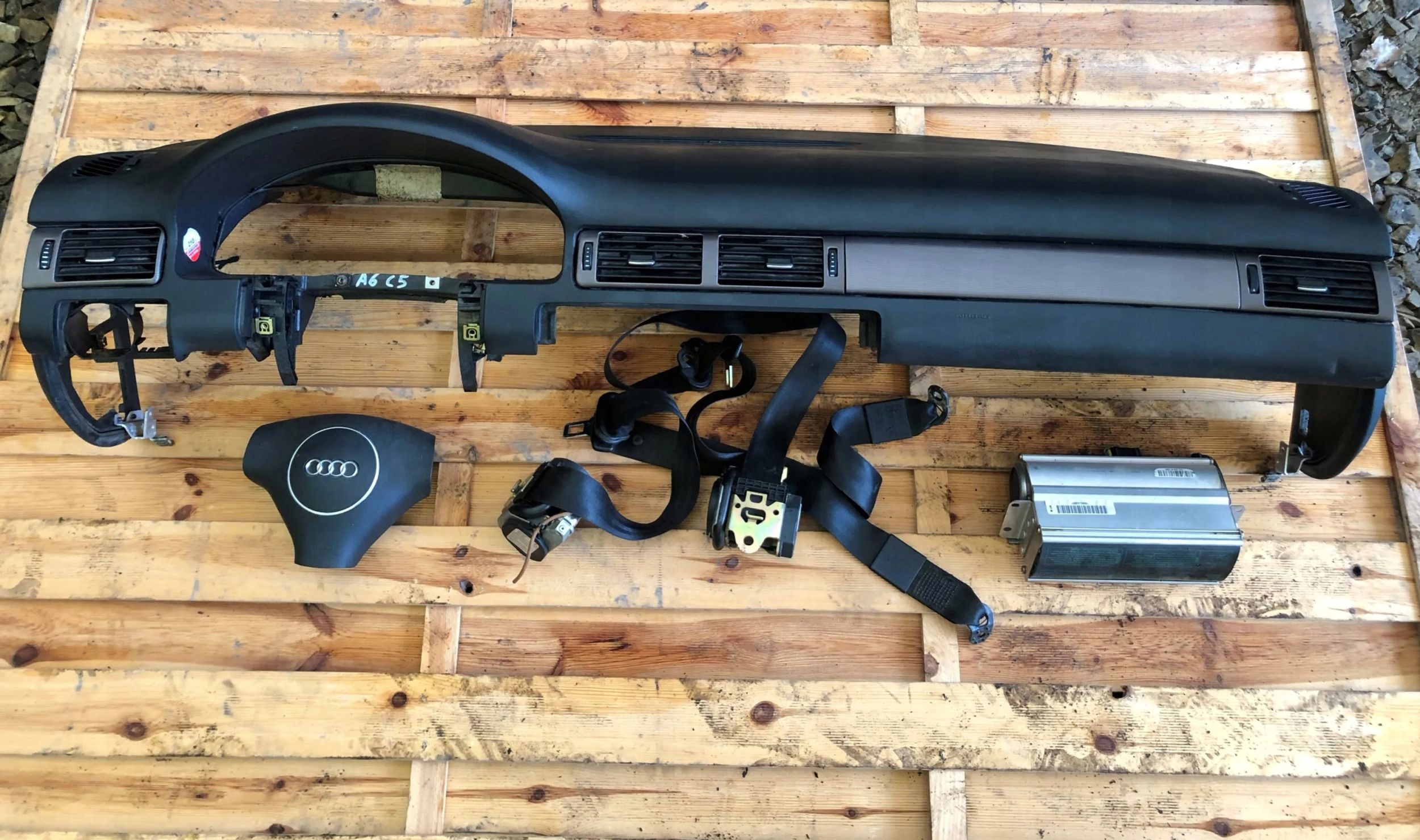 AUDI A6 C5 cockpit dashboard console airbag tension belts