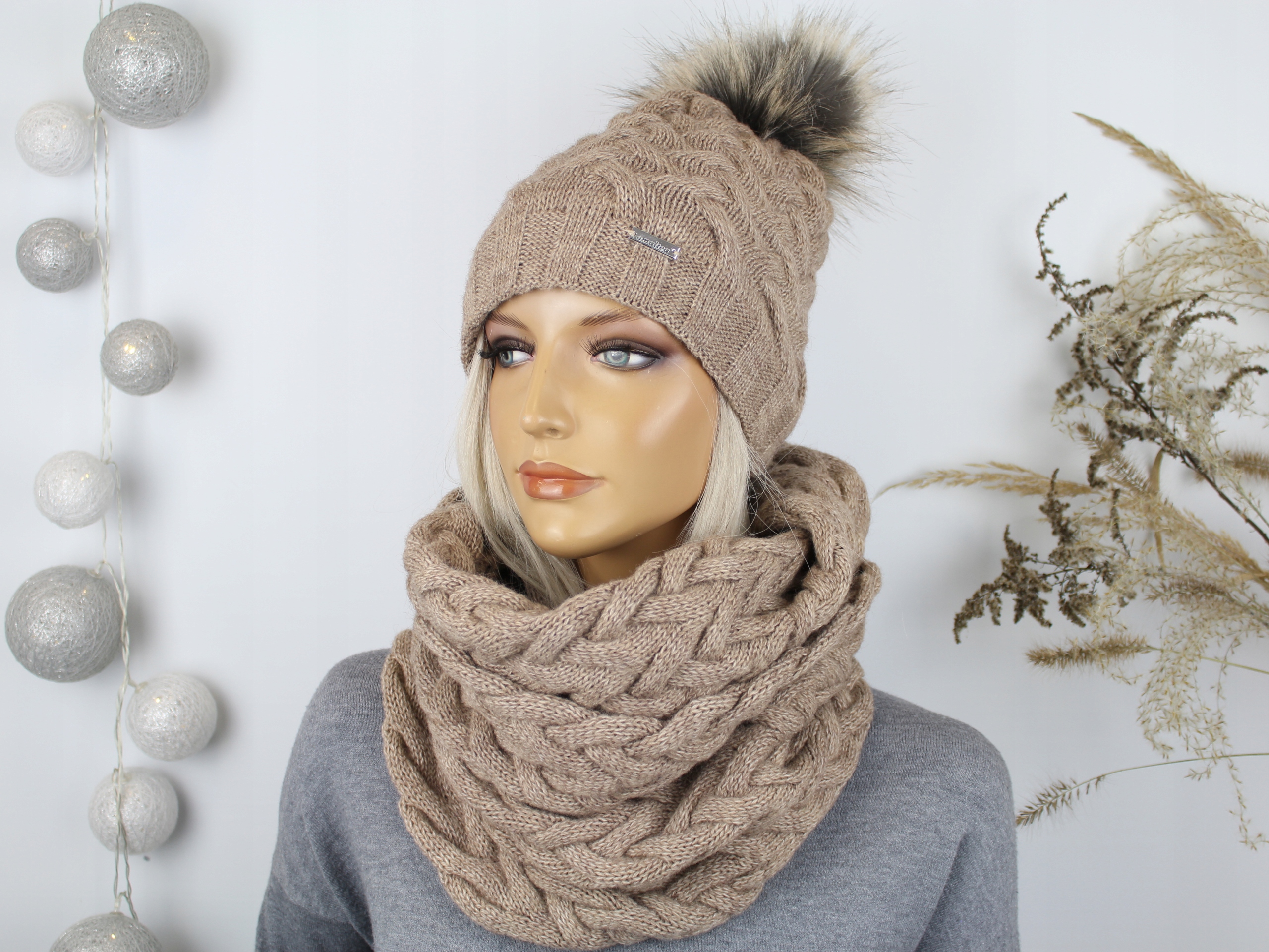 KOMPLET DAMSKI CZAPKA DAMSKA + KOMIN SZALIK CHUSTA Cechy dodatkowe brak