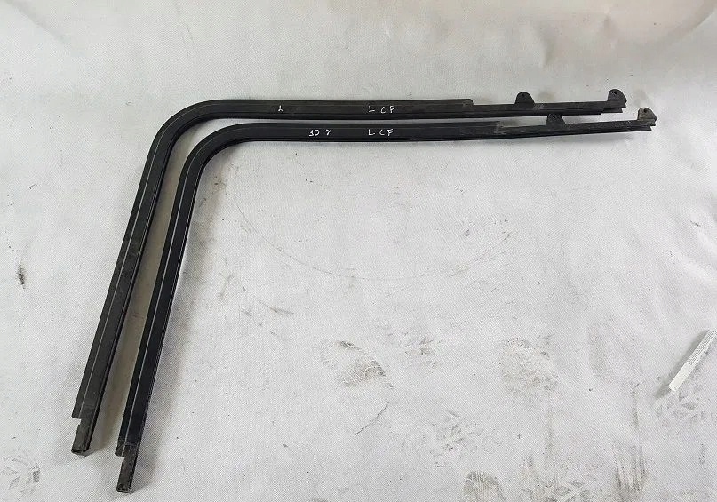 ПРОКЛАДКА НАПРАВЛЯЮЩАЯ СТЕКЛА ДВЕРИ ЛЕВАЯ DAF 75 85 CF