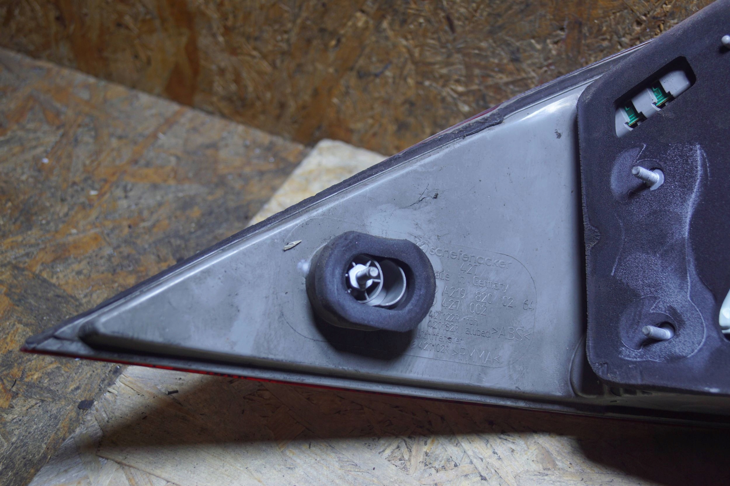oem фонарь правый CLS W219 A2198200264