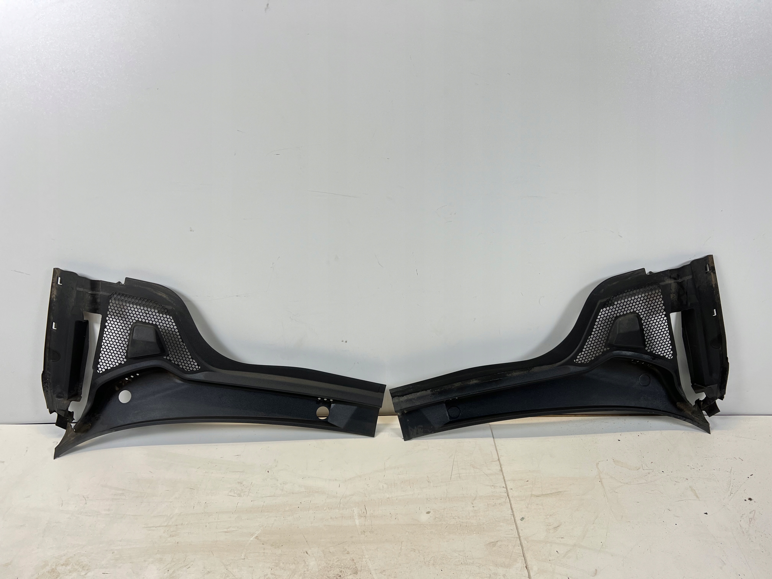 AUDI A1 82A PODSZYBIE GÓRNE LEWE PRAWE KOMPLET