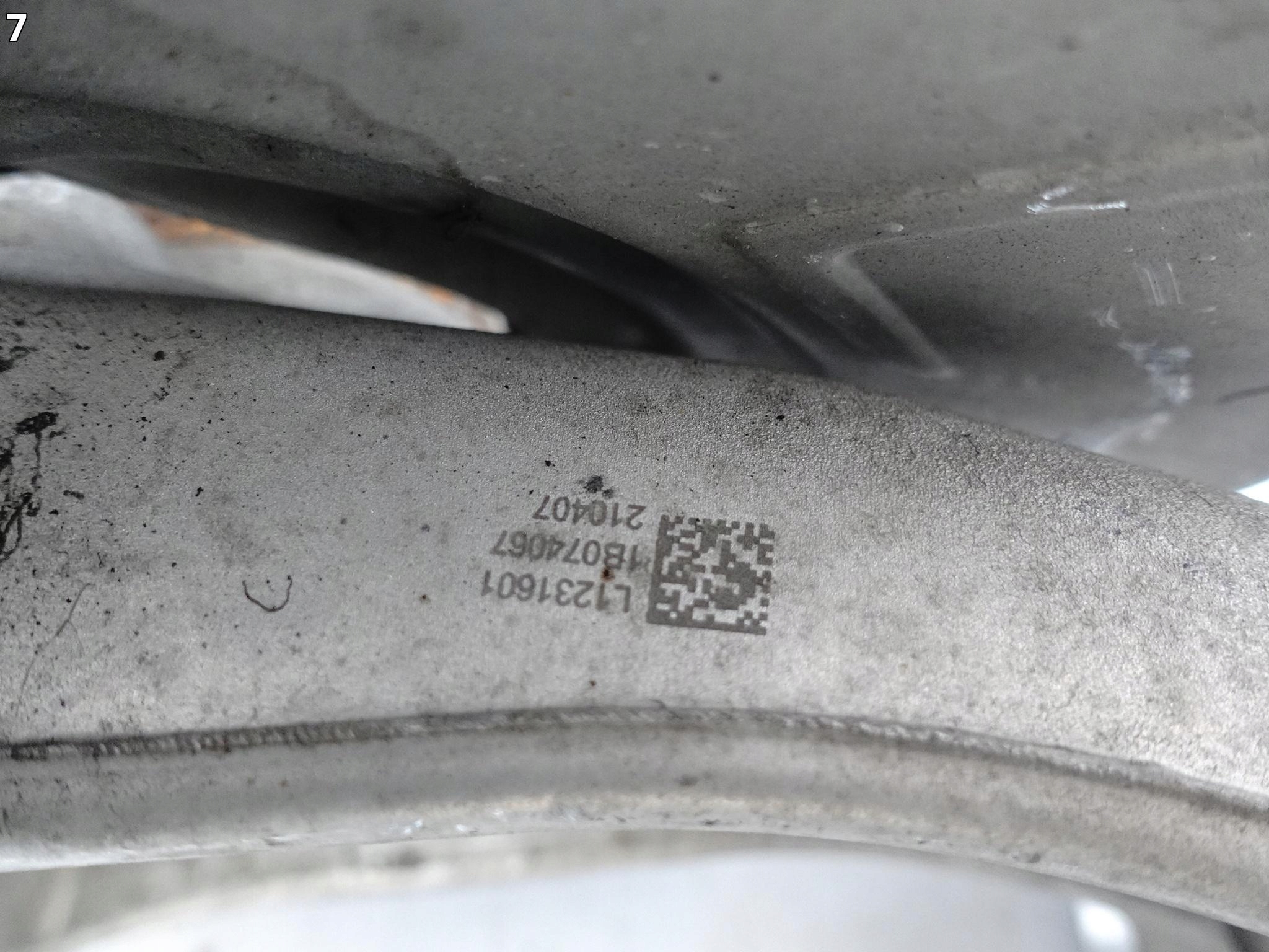 TESLA MODEL 3 17- otoč čepu kryt TARCZY zavěšení předek levá