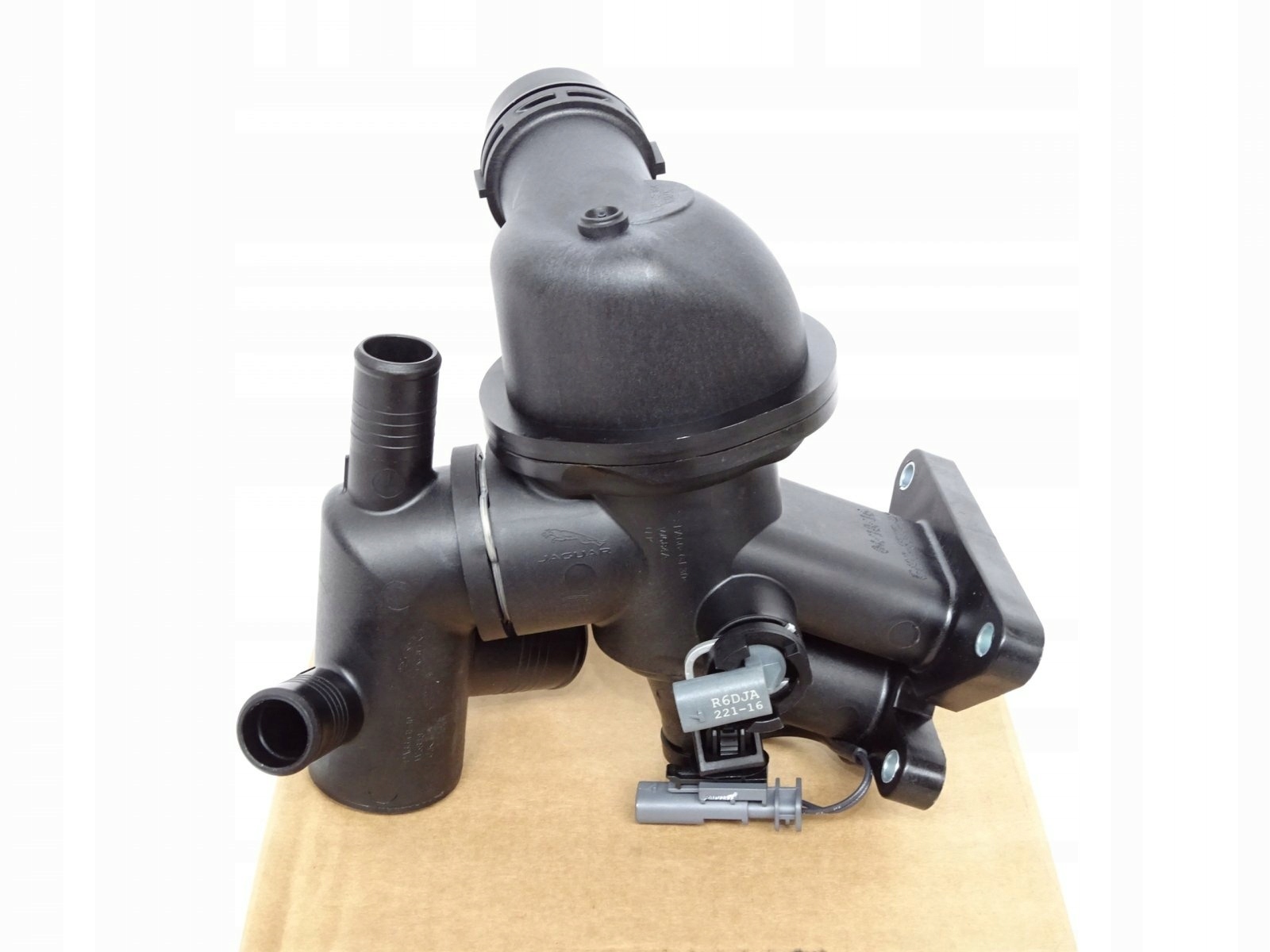 LR081683 - Новый RANGE ROVER VELAR 2017 - Thermostat housing