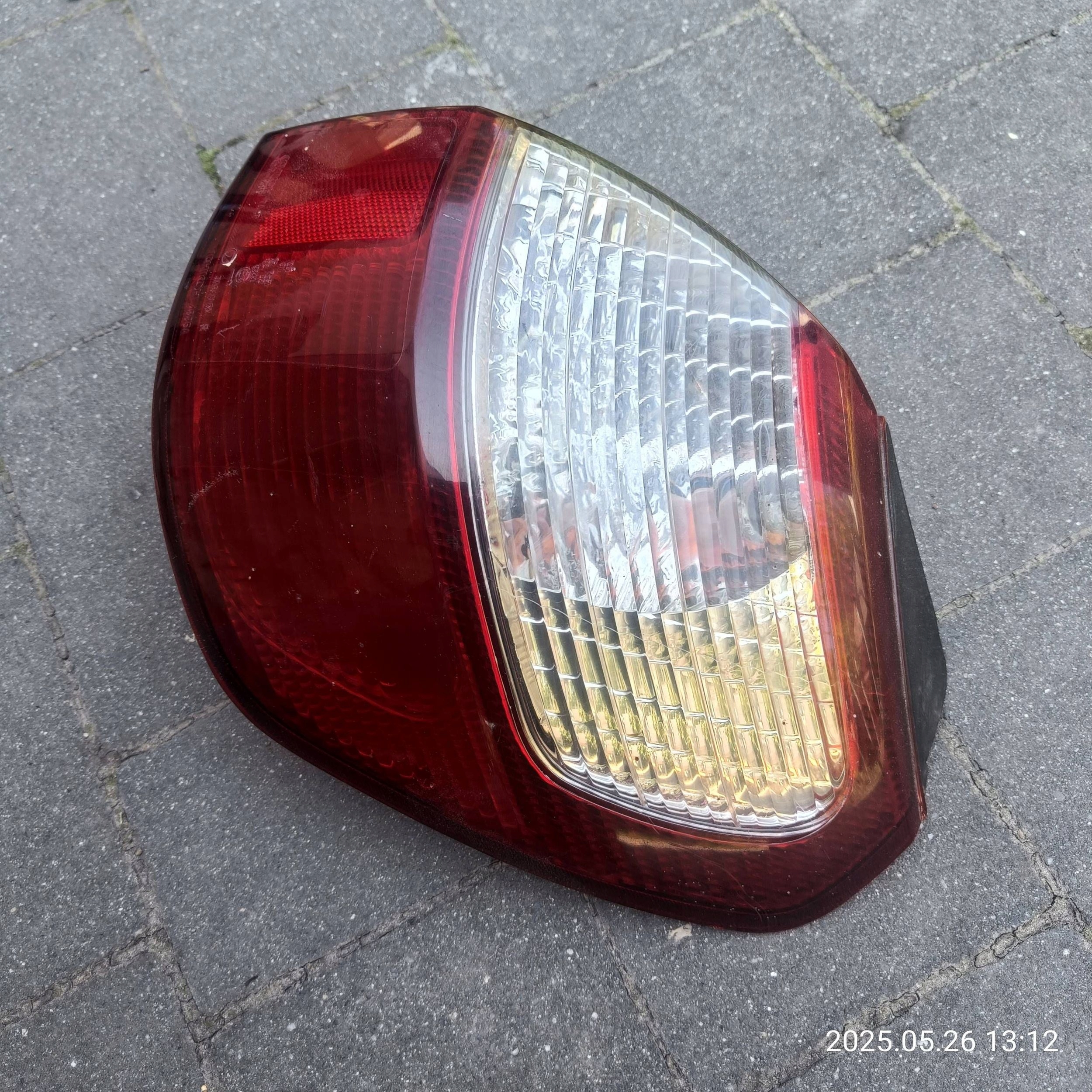 Subaru Legacy 2002 III KOMBI rear part side right light rear