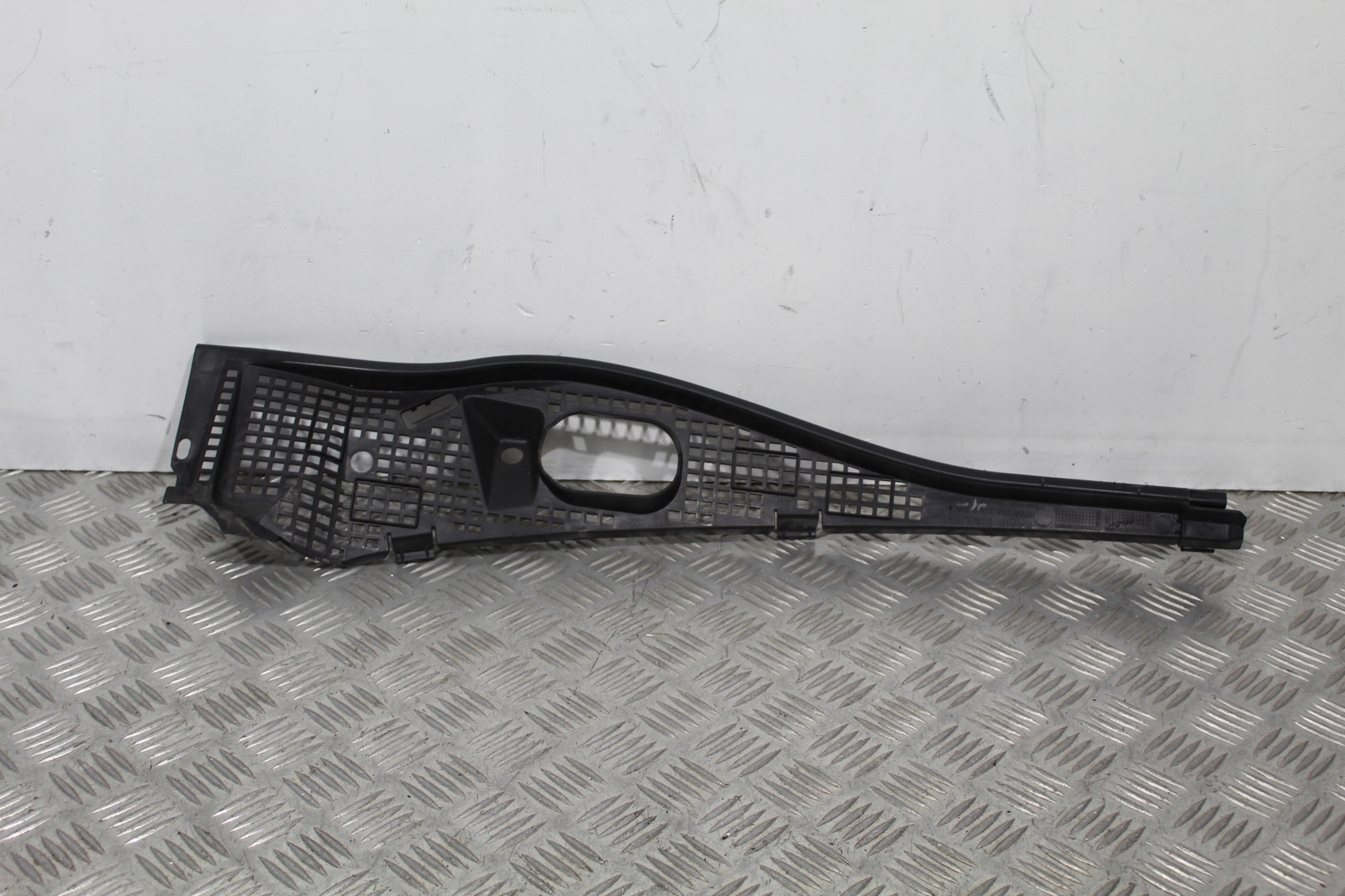 grid under the window right DACIA DUSTER and LIFT