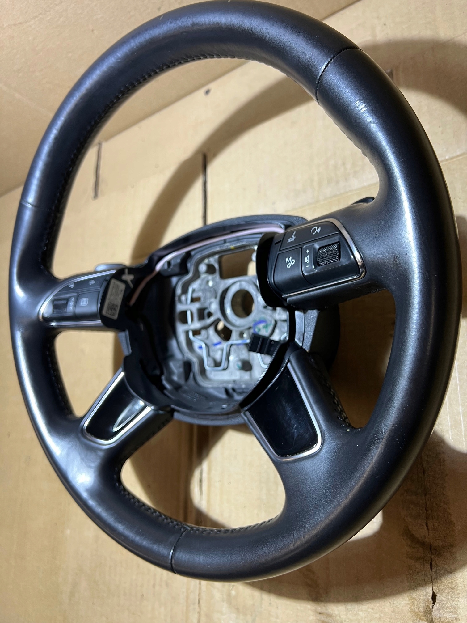 AUDI A8 D4 volant MULTIFUNKCJA s řazením kůže 4H0419091AB