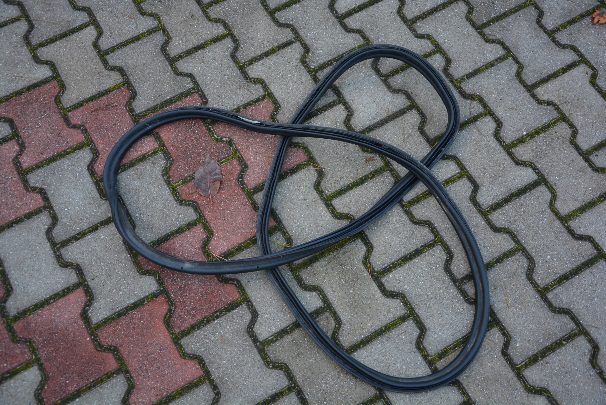 USZCZELKA KLAPY BAGAŻNIKA TYŁ VW PASSAT B7 KOMBI