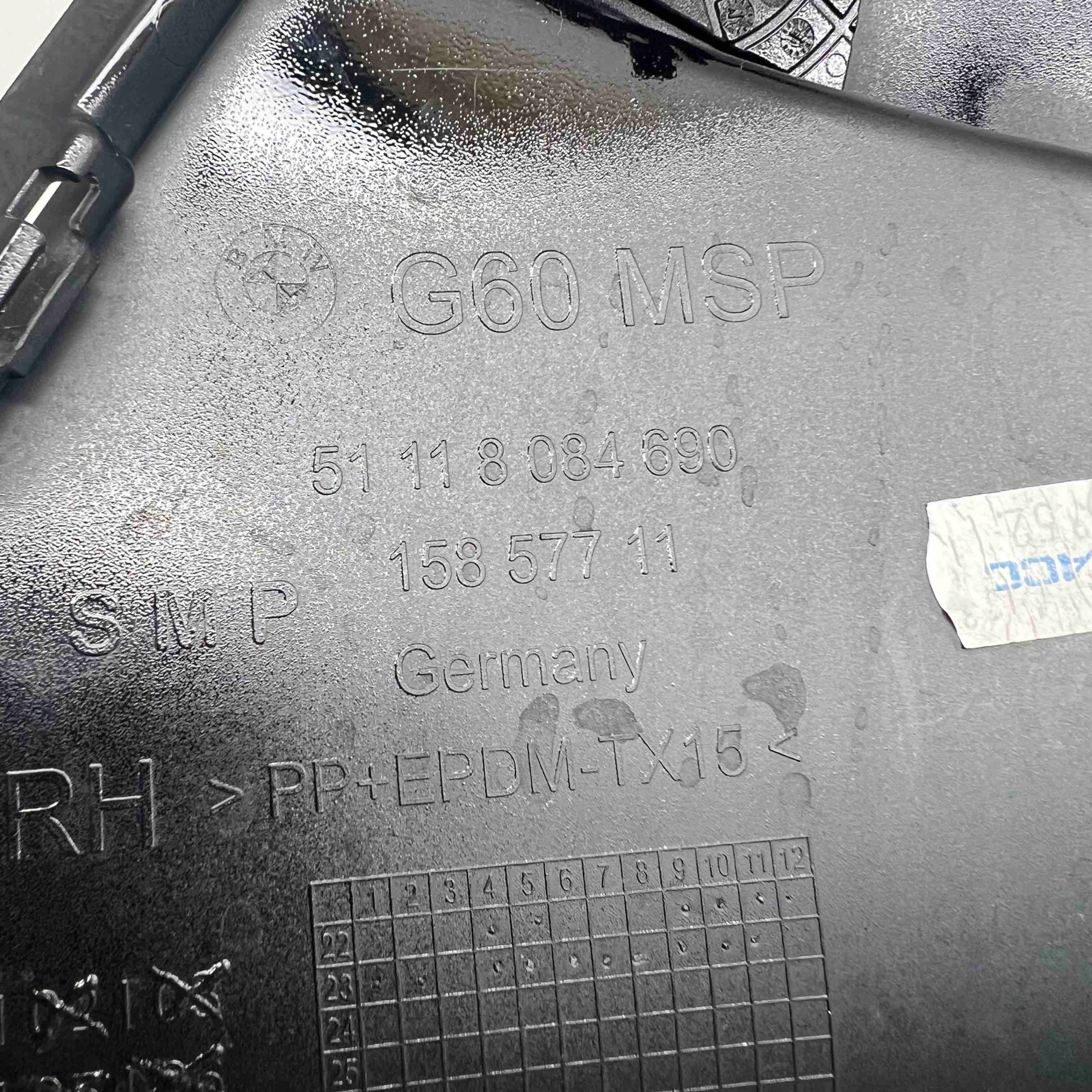 BMW 5 G60 G61 m-packet grid of a bumper right front 51118084690
