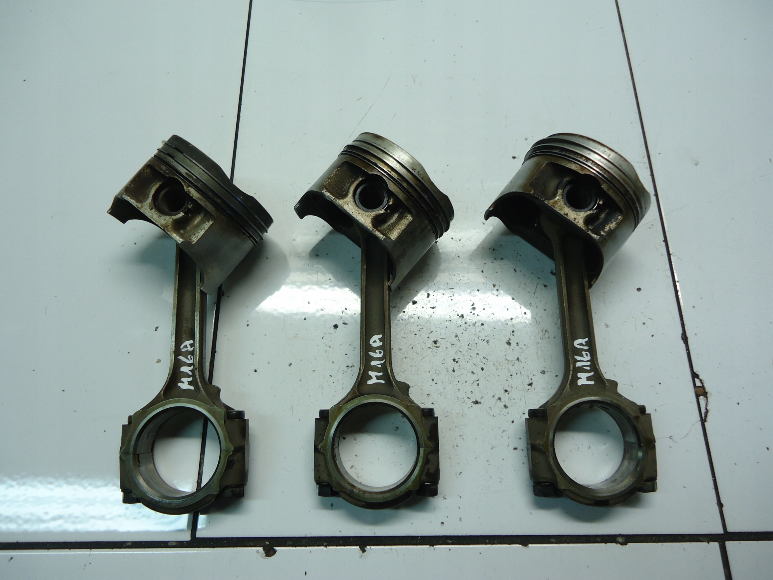 SUZUKI GRAND VITARA II 1.6 16V M16A piston with connecting rod