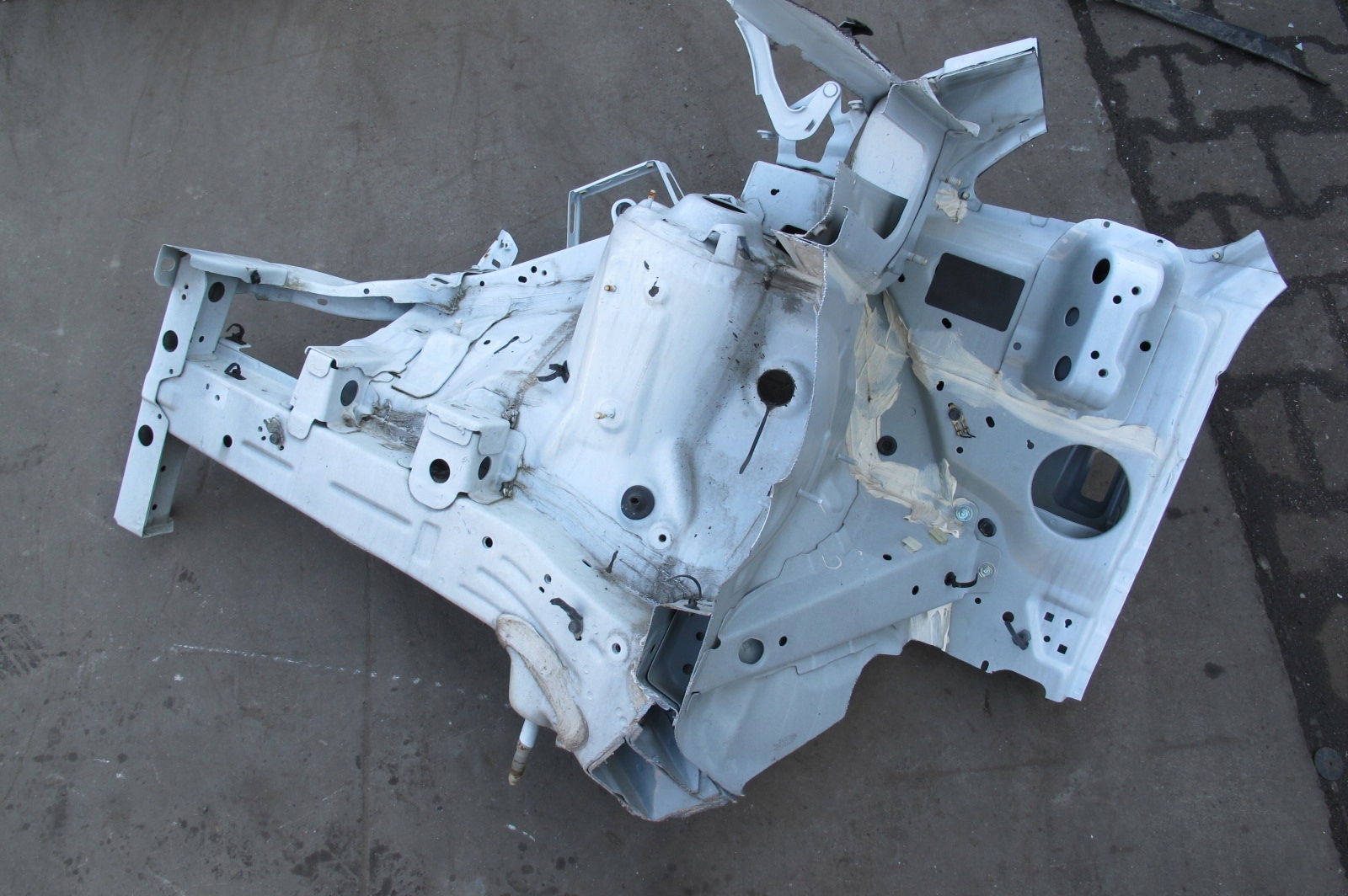 KIA VENGA YN front body quarter right