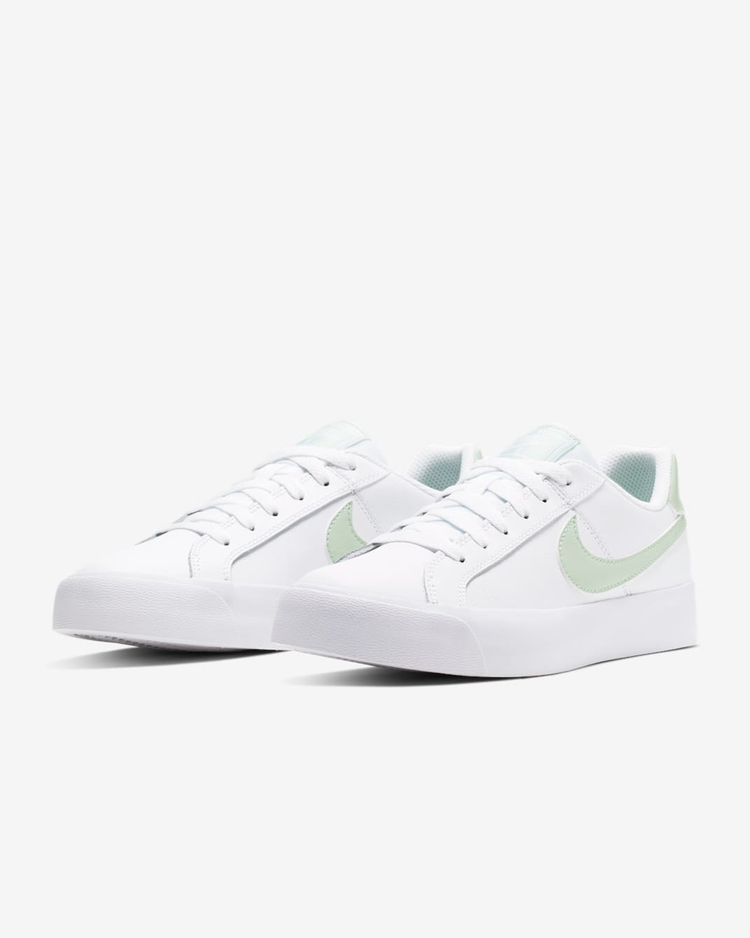 Dámské sportovní tenisky Nike Court Royale Ac bílé AO2810-111 vel.