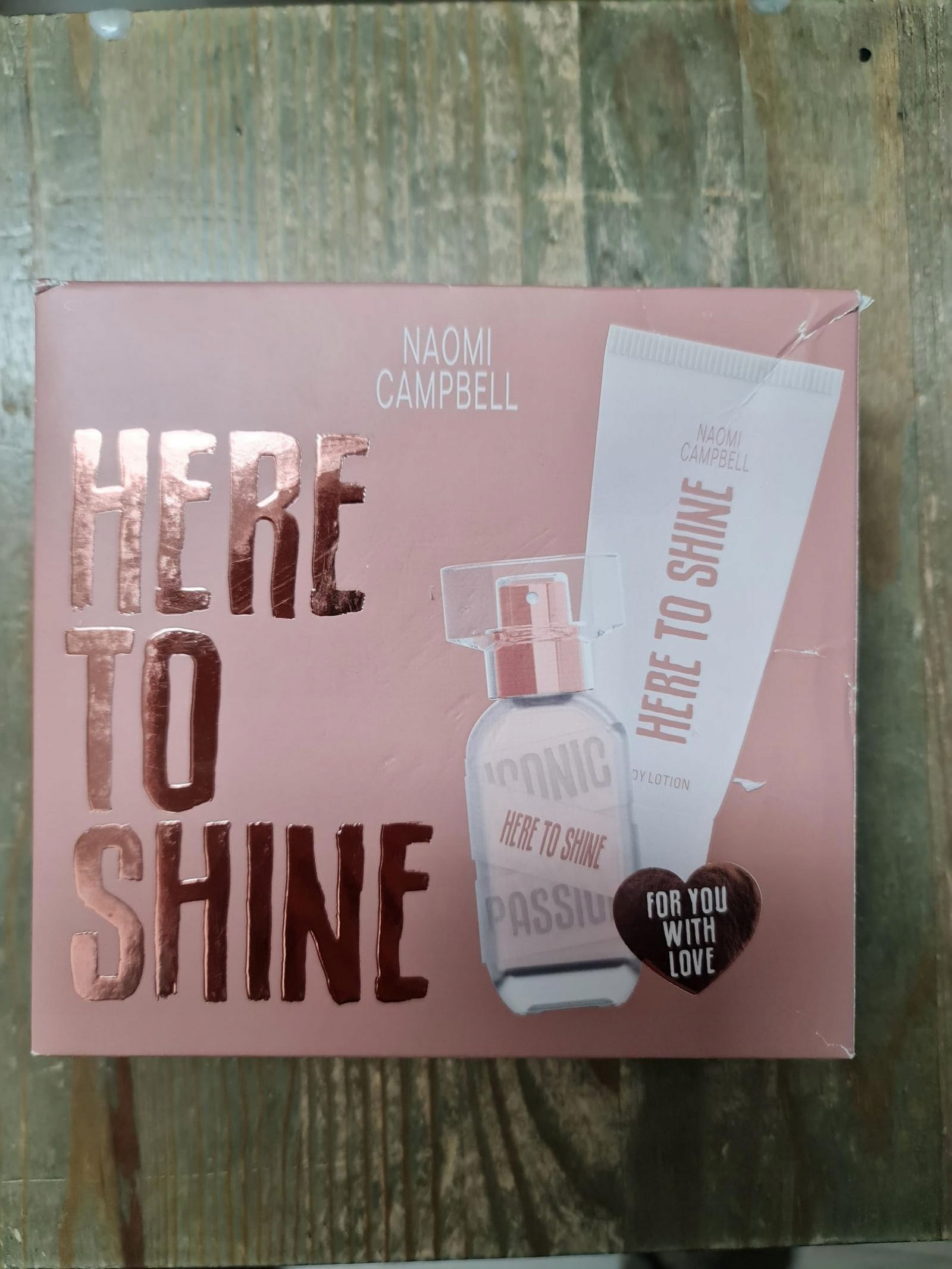 Naomi Campbell Here To Shine Toaletní Voda 15 ML Tělové Mléko 50 ML