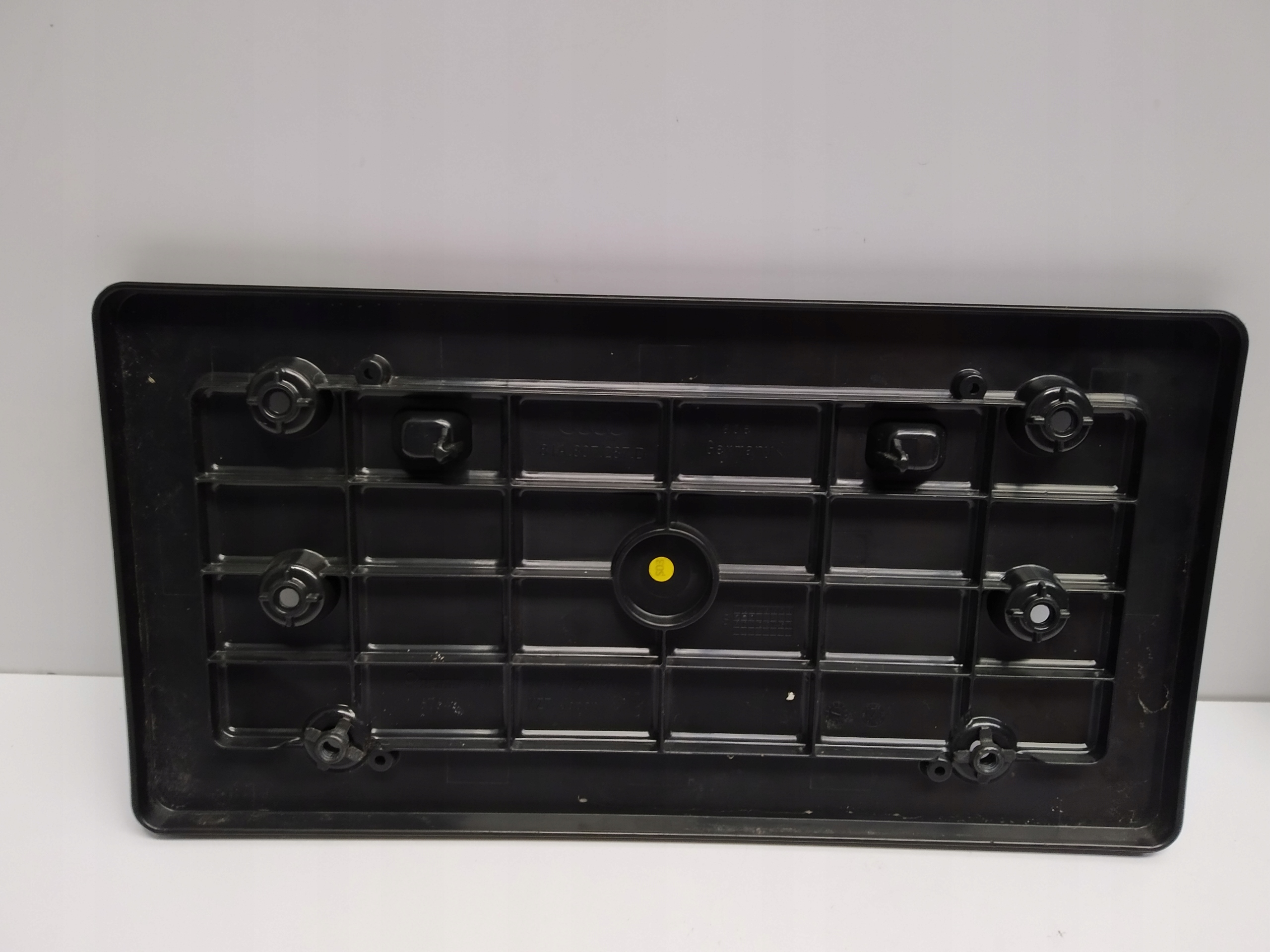 Audi Q2 other MODELE frame pad tablice rear part USA Mala sign 81A807287D