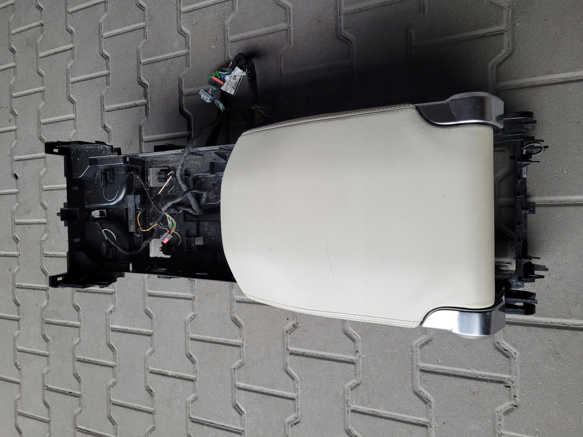 armrest tunnel central LODOWKA RANGE ROVER VOGUE L405